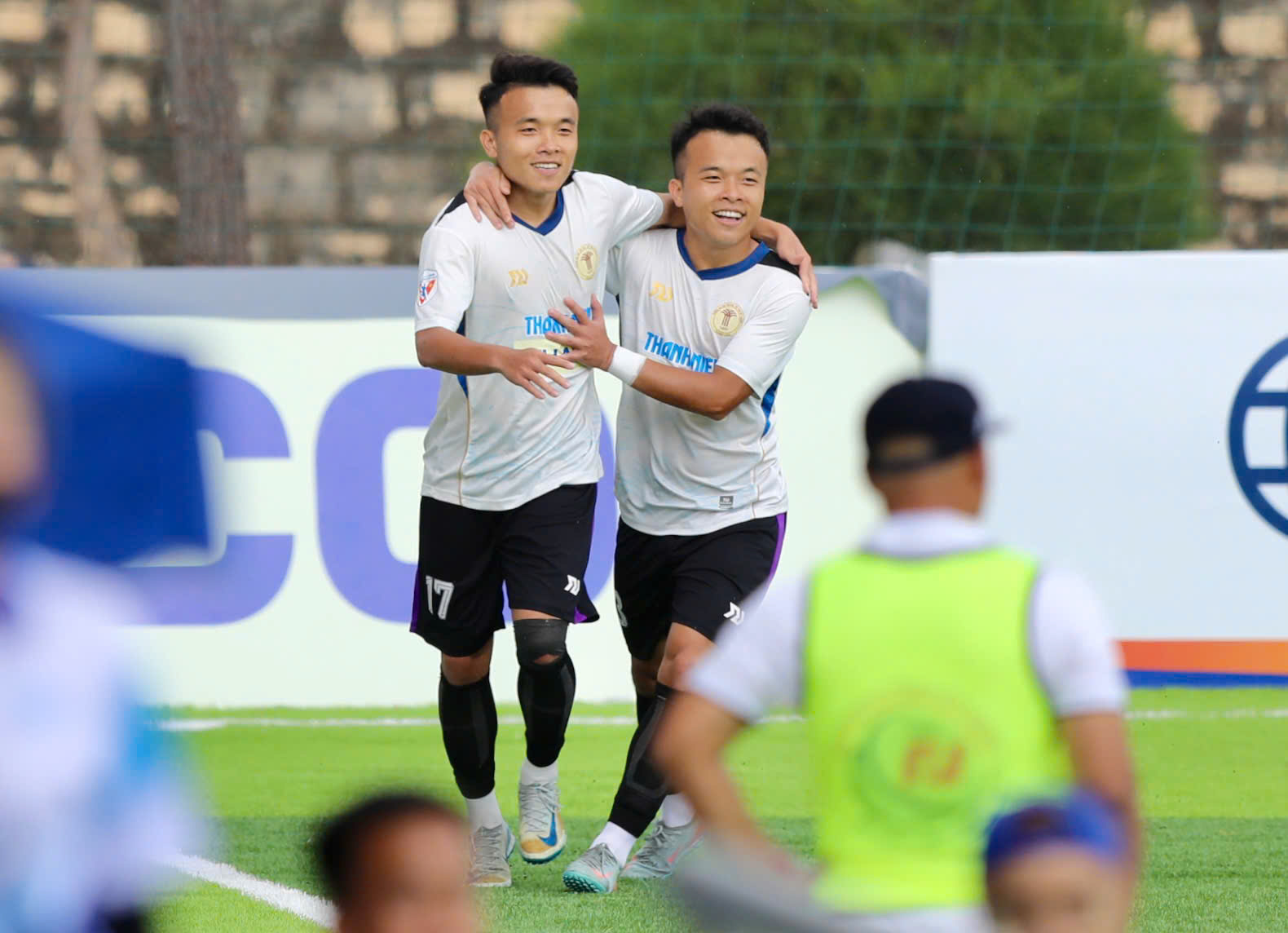 Đương kim v&ocirc; địch thị uy sức mạnh bằng 'mưa' b&agrave;n thắng- Ảnh 1.