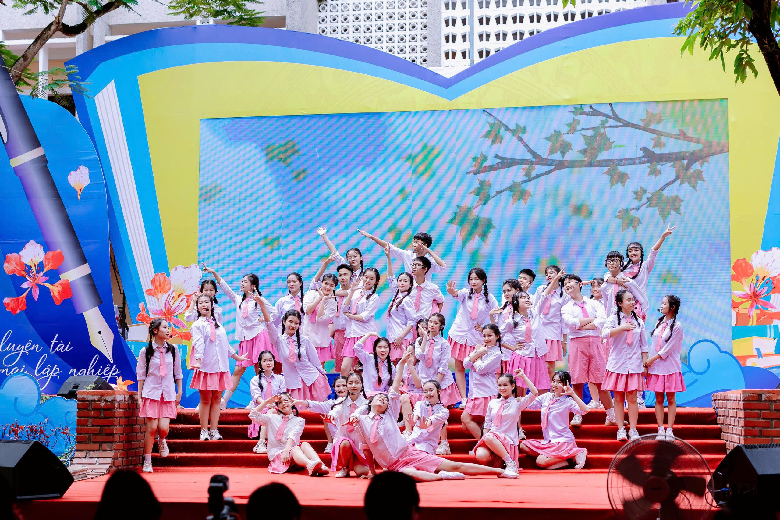 Một v&ograve;ng m&aacute;i trường gi&agrave;u truyền thống, nơi tổ chức Tư vấn m&ugrave;a thi tại Quảng Trị- Ảnh 9.