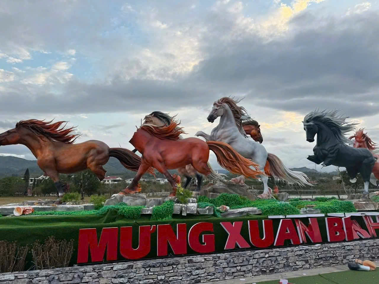 Công an xã Lao Bảo xác minh vụ phá hại linh vật ngựa, UBND lên phương án xử lý