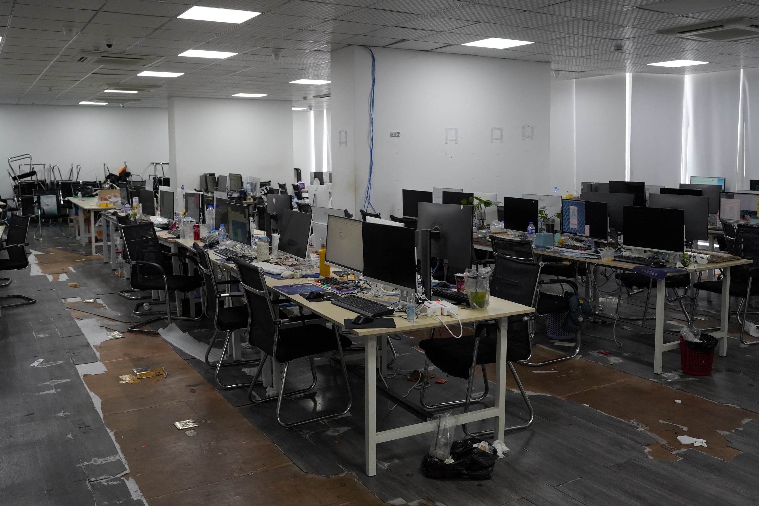 B&ecirc;n trong hang ổ lừa đảo tại Campuchia- Ảnh 2.