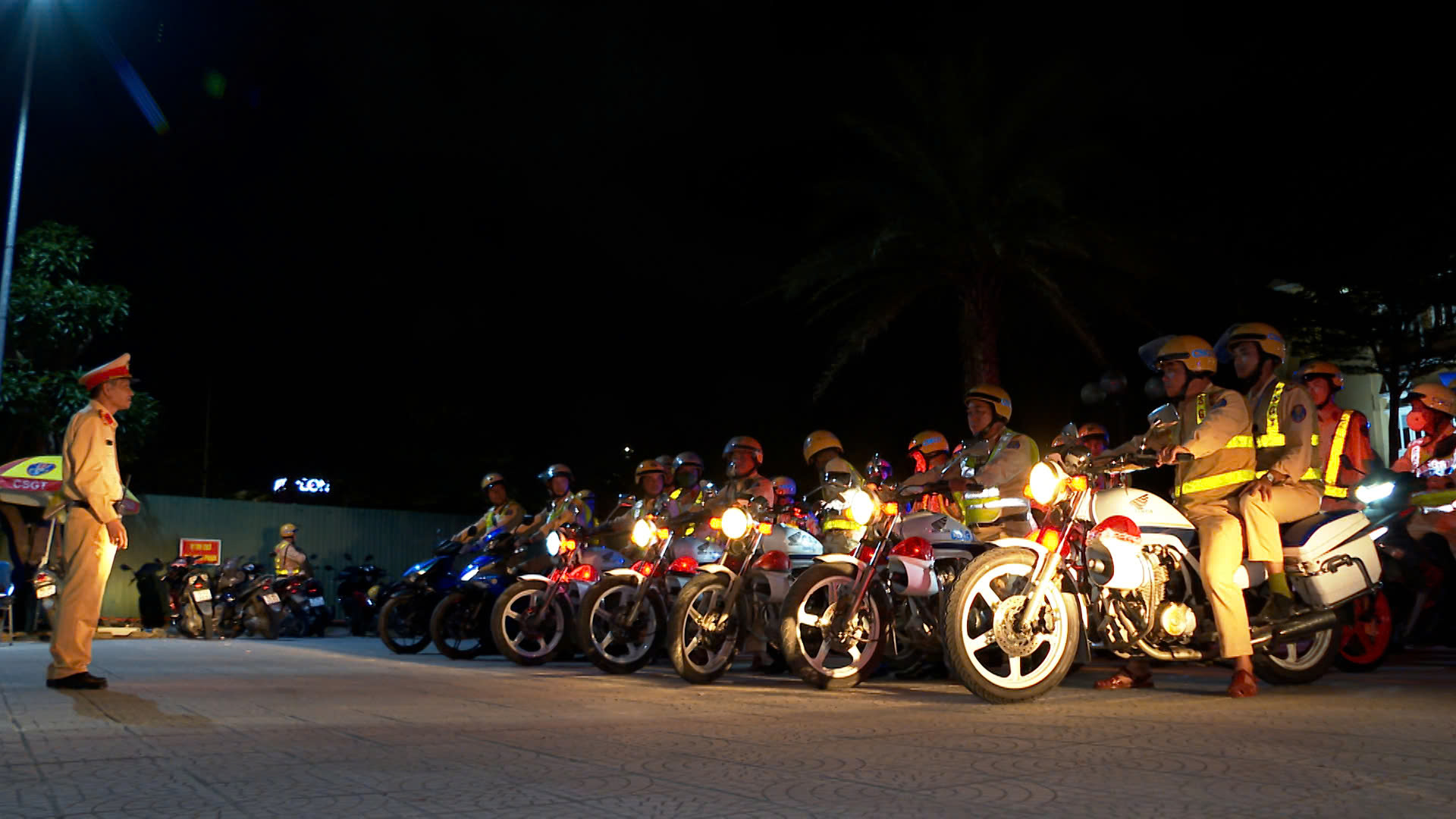 Công an TP.Huế quyết liệt xử lý thanh thiếu niên chạy xe lạng lách, gây rối - Ảnh 2.