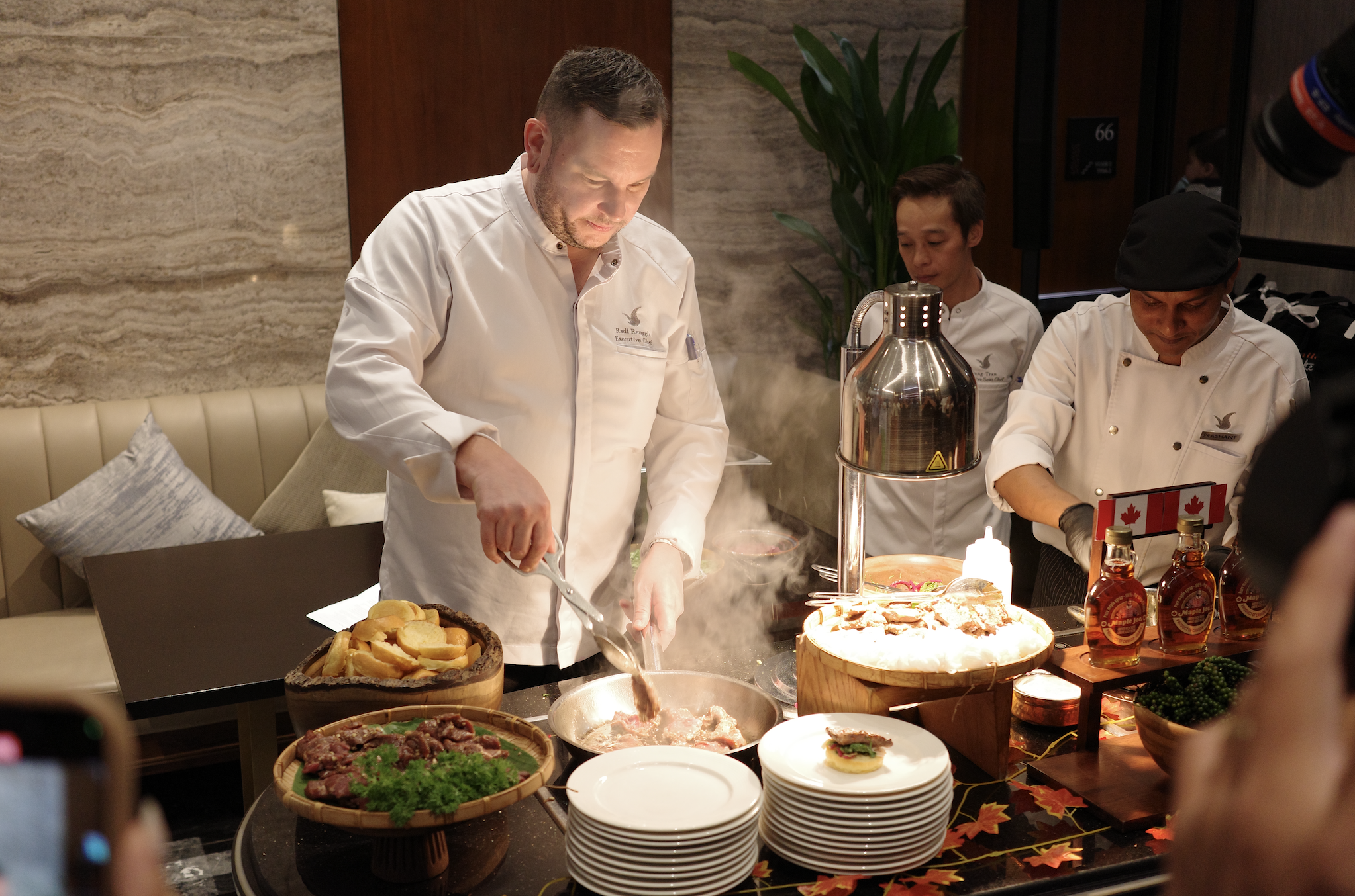 Đầu bếp Canada mang đặc sản Bắc Mỹ đến TP.HCM - Ảnh 2.