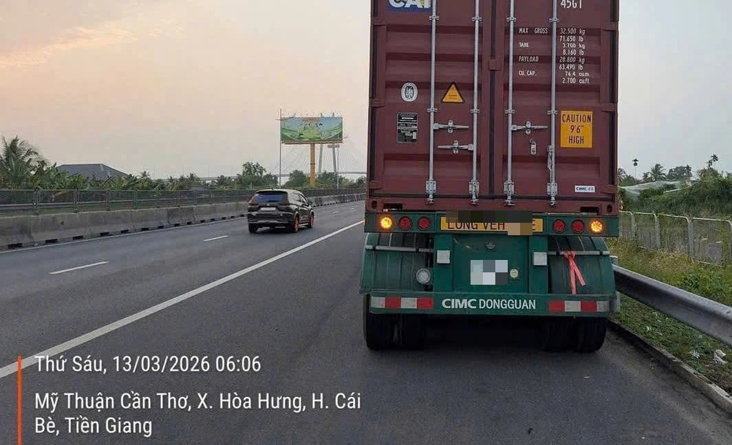 Xử l&yacute; nhiều trường hợp dừng xe tr&ecirc;n cao tốc Trung Lương &ndash; Mỹ Thuận  - Ảnh 1.