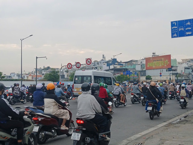 Đổi giờ cấm xe giao lộ Trường Chinh - Cộng H&ograve;a sau phản &aacute;nh của B&aacute;o Thanh Ni&ecirc;n- Ảnh 1.