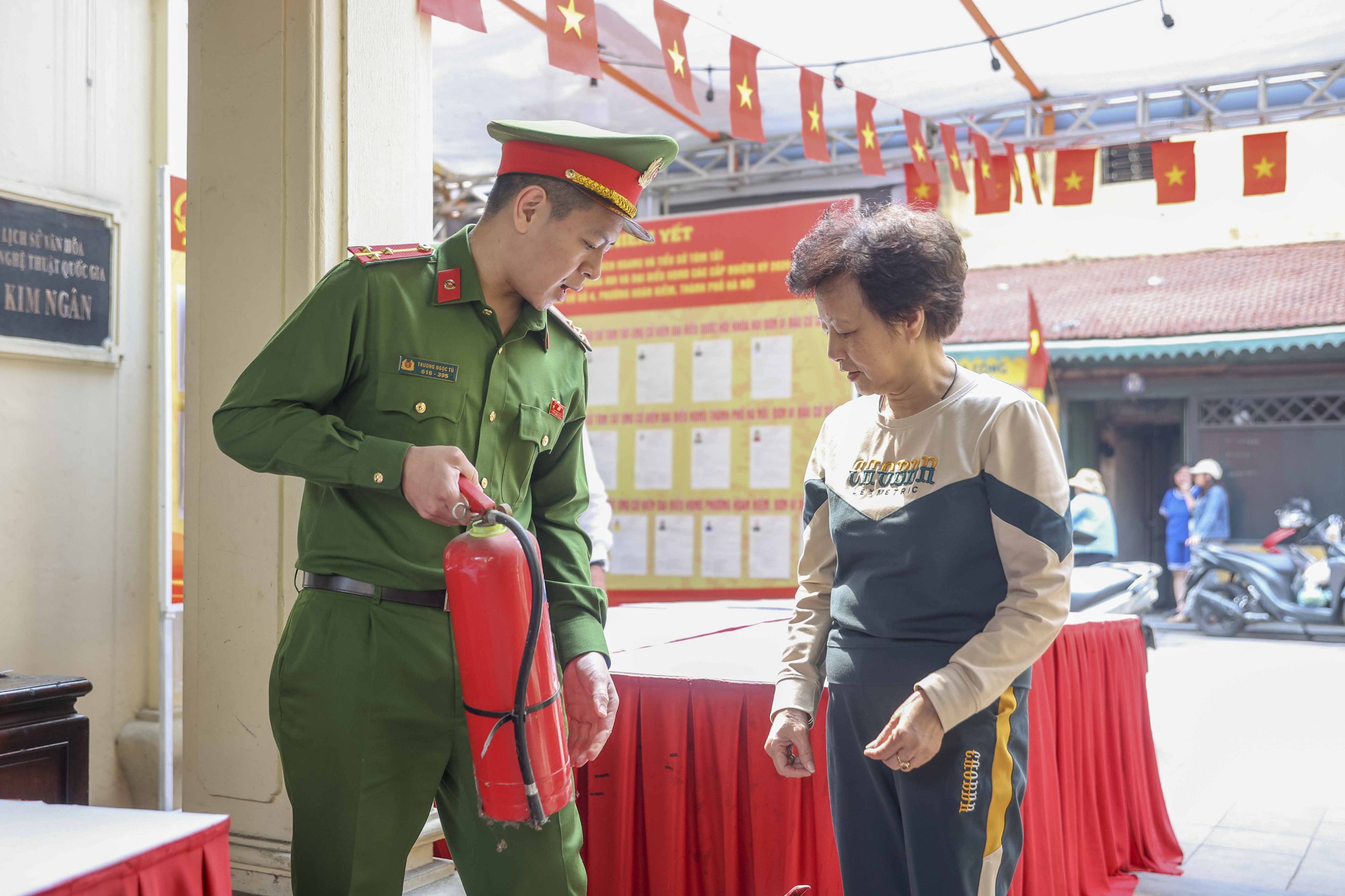 C&aacute;c điểm bầu cử đặc biệt ở H&agrave; Nội sẵn s&agrave;ng cho ng&agrave;y hội lớn to&agrave;n d&acirc;n - Ảnh 10.