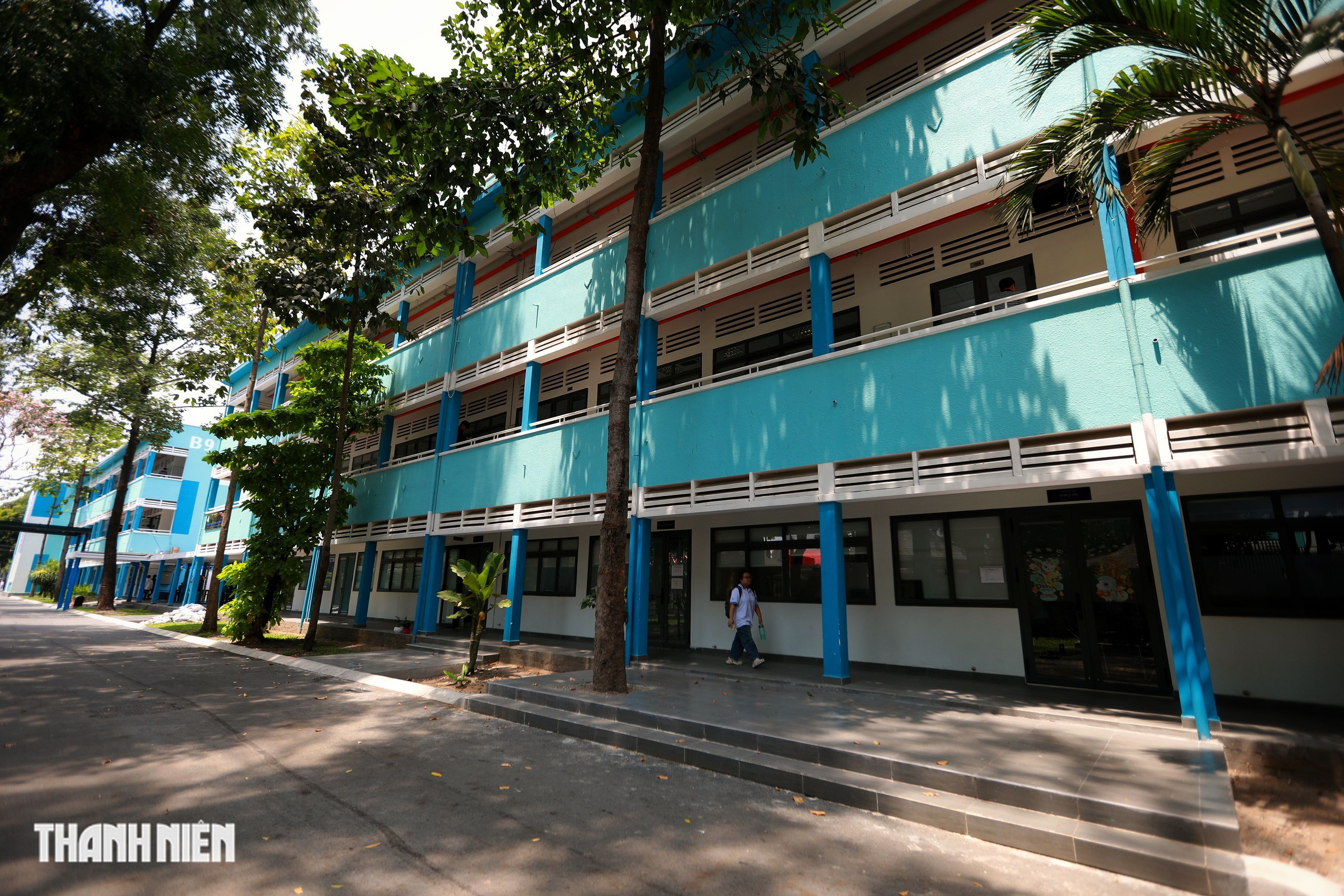 B&ecirc;n trong khu&ocirc;n vi&ecirc;n hơn 14 ha của Trường ĐH B&aacute;ch khoa TP.HCM - Ảnh 4.