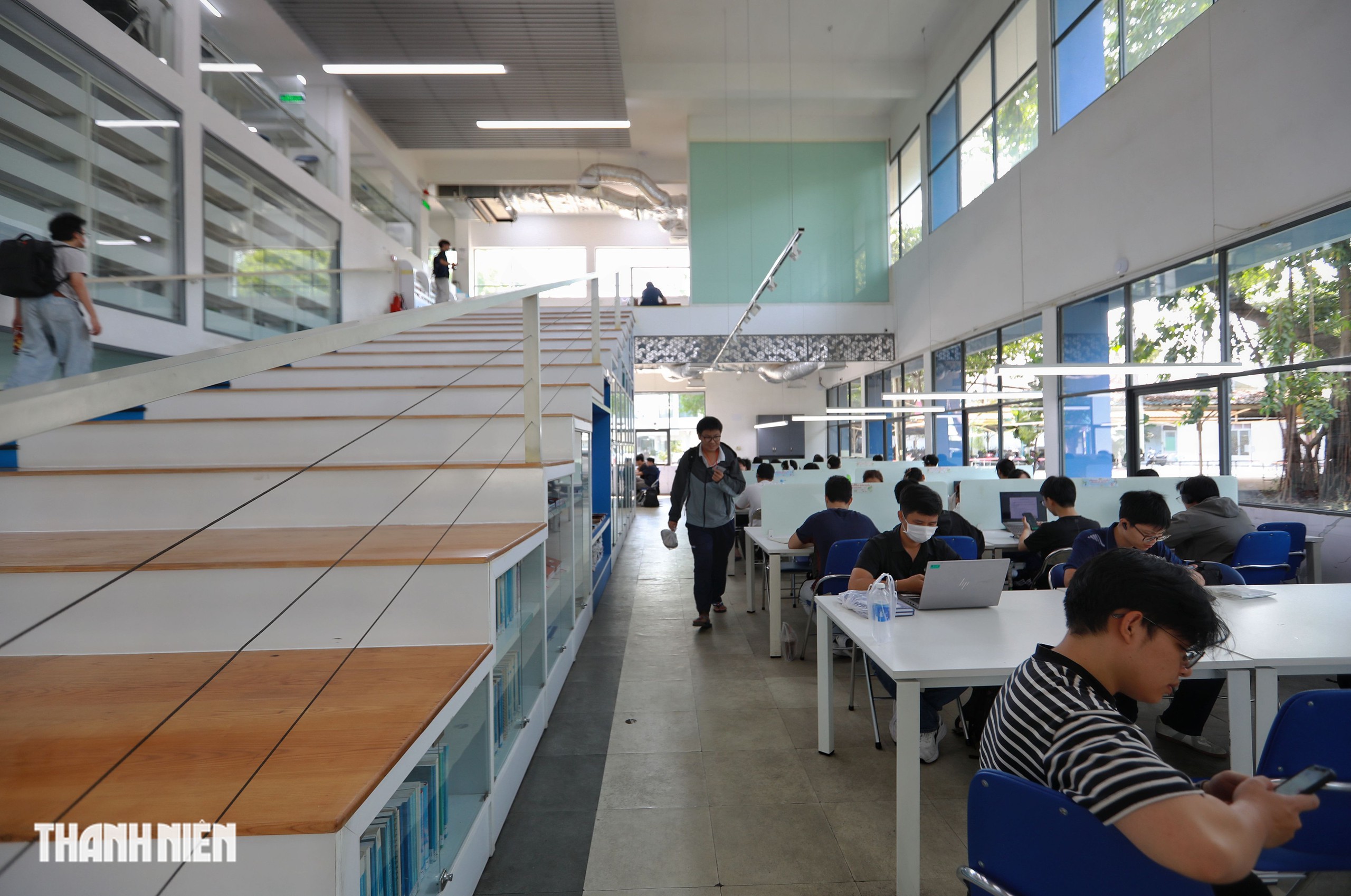 B&ecirc;n trong khu&ocirc;n vi&ecirc;n hơn 14 ha của Trường ĐH B&aacute;ch khoa TP.HCM - Ảnh 10.