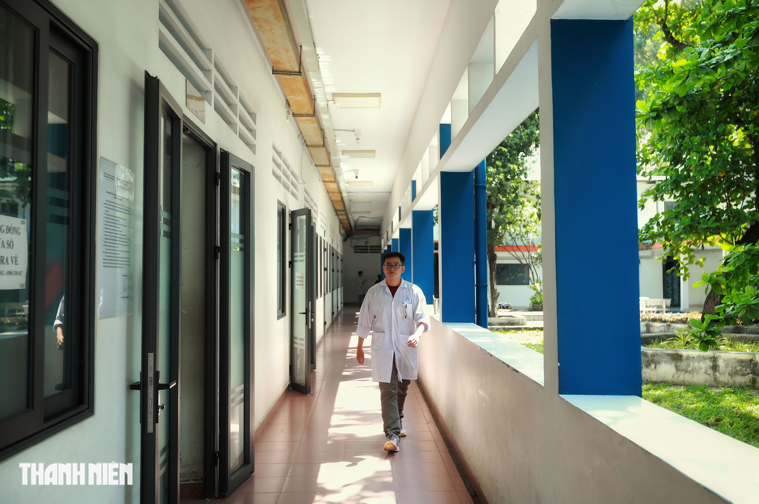 B&ecirc;n trong khu&ocirc;n vi&ecirc;n hơn 14 ha của Trường ĐH B&aacute;ch khoa TP.HCM - Ảnh 13.