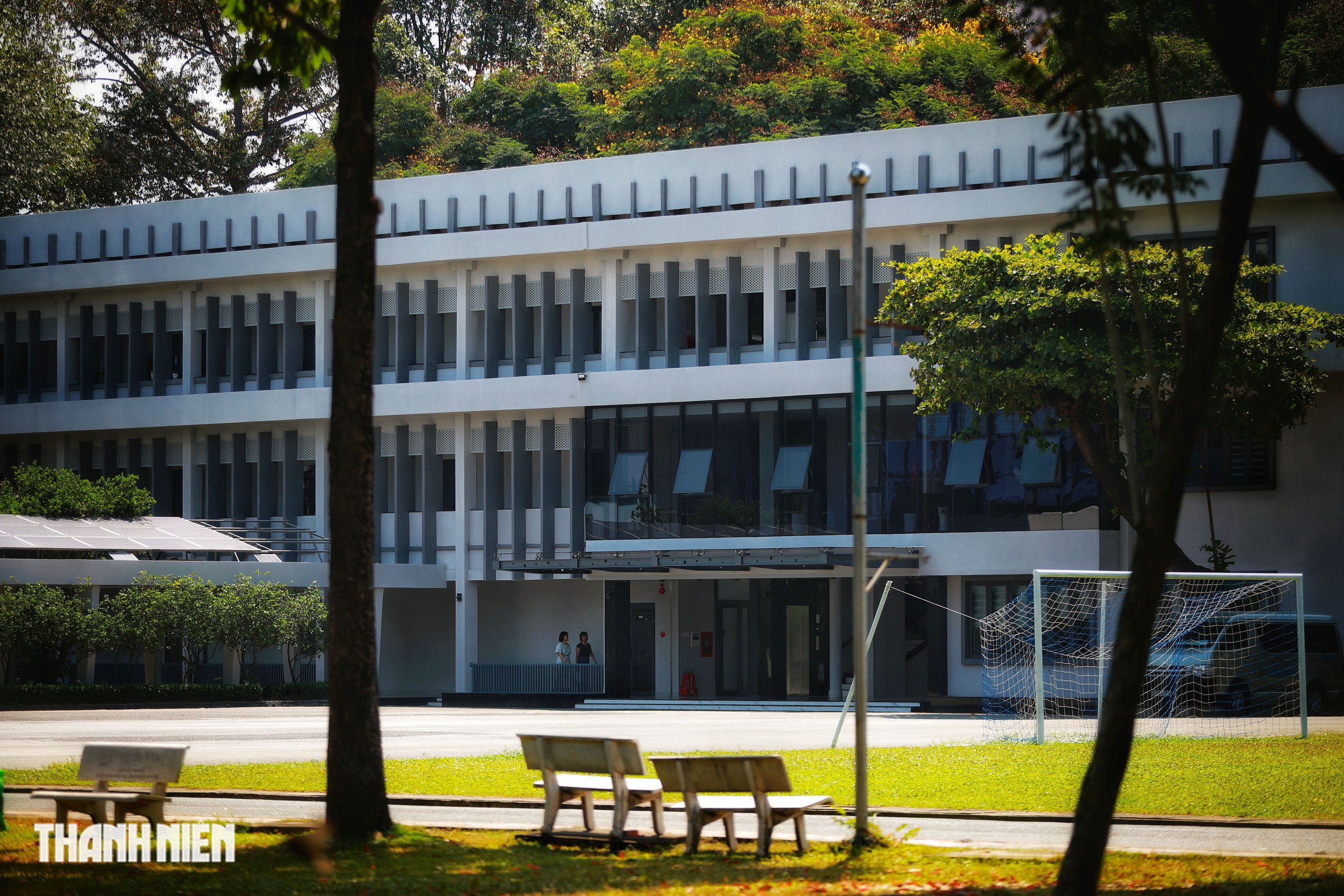 B&ecirc;n trong khu&ocirc;n vi&ecirc;n hơn 14 ha của Trường ĐH B&aacute;ch khoa TP.HCM - Ảnh 5.