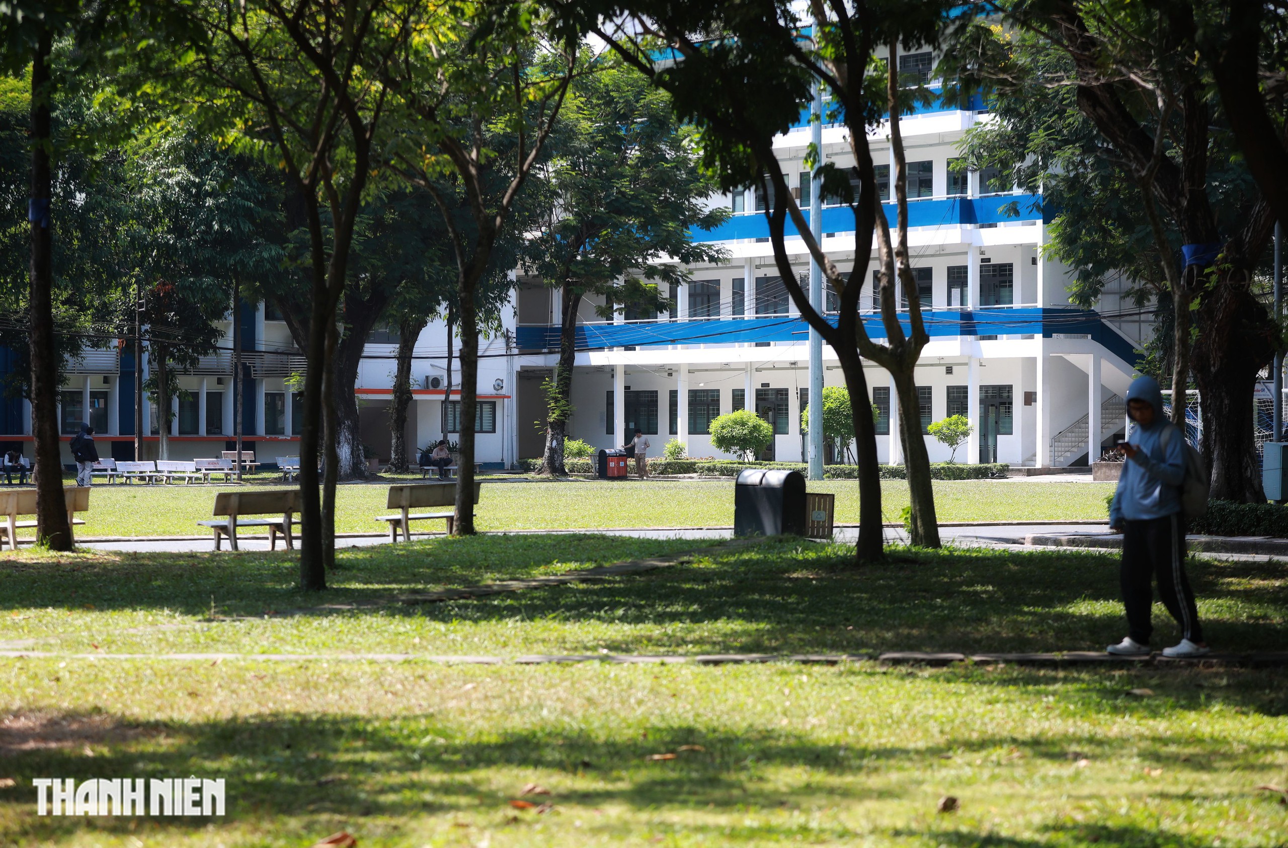 B&ecirc;n trong khu&ocirc;n vi&ecirc;n hơn 14 ha của Trường ĐH B&aacute;ch khoa TP.HCM - Ảnh 20.