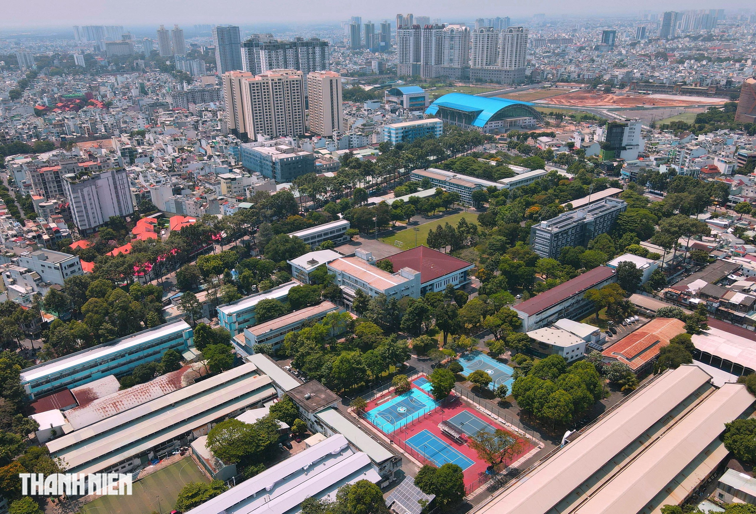 B&ecirc;n trong khu&ocirc;n vi&ecirc;n hơn 14 ha của Trường ĐH B&aacute;ch khoa TP.HCM - Ảnh 21.