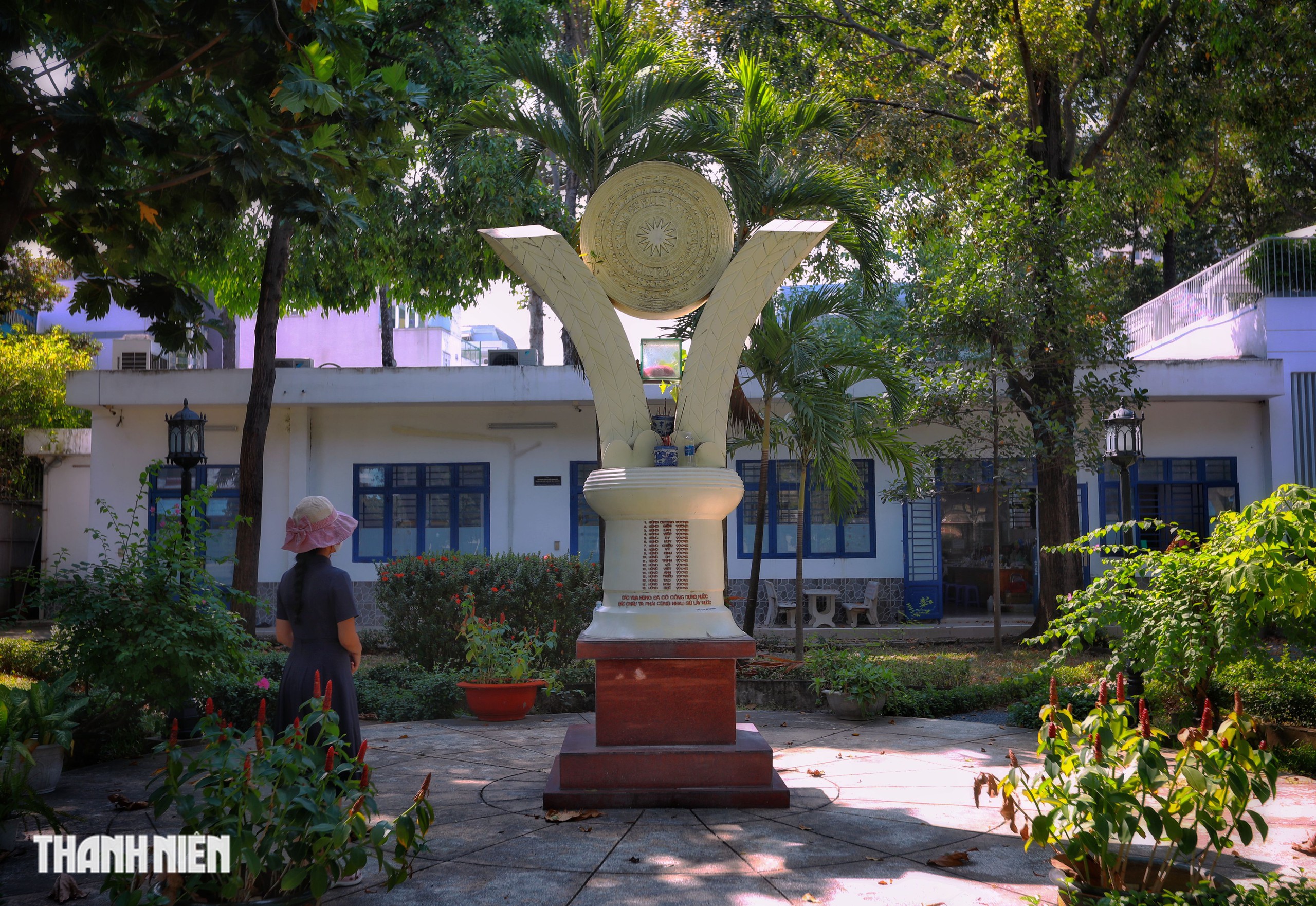 B&ecirc;n trong khu&ocirc;n vi&ecirc;n hơn 14 ha của Trường ĐH B&aacute;ch khoa TP.HCM - Ảnh 7.