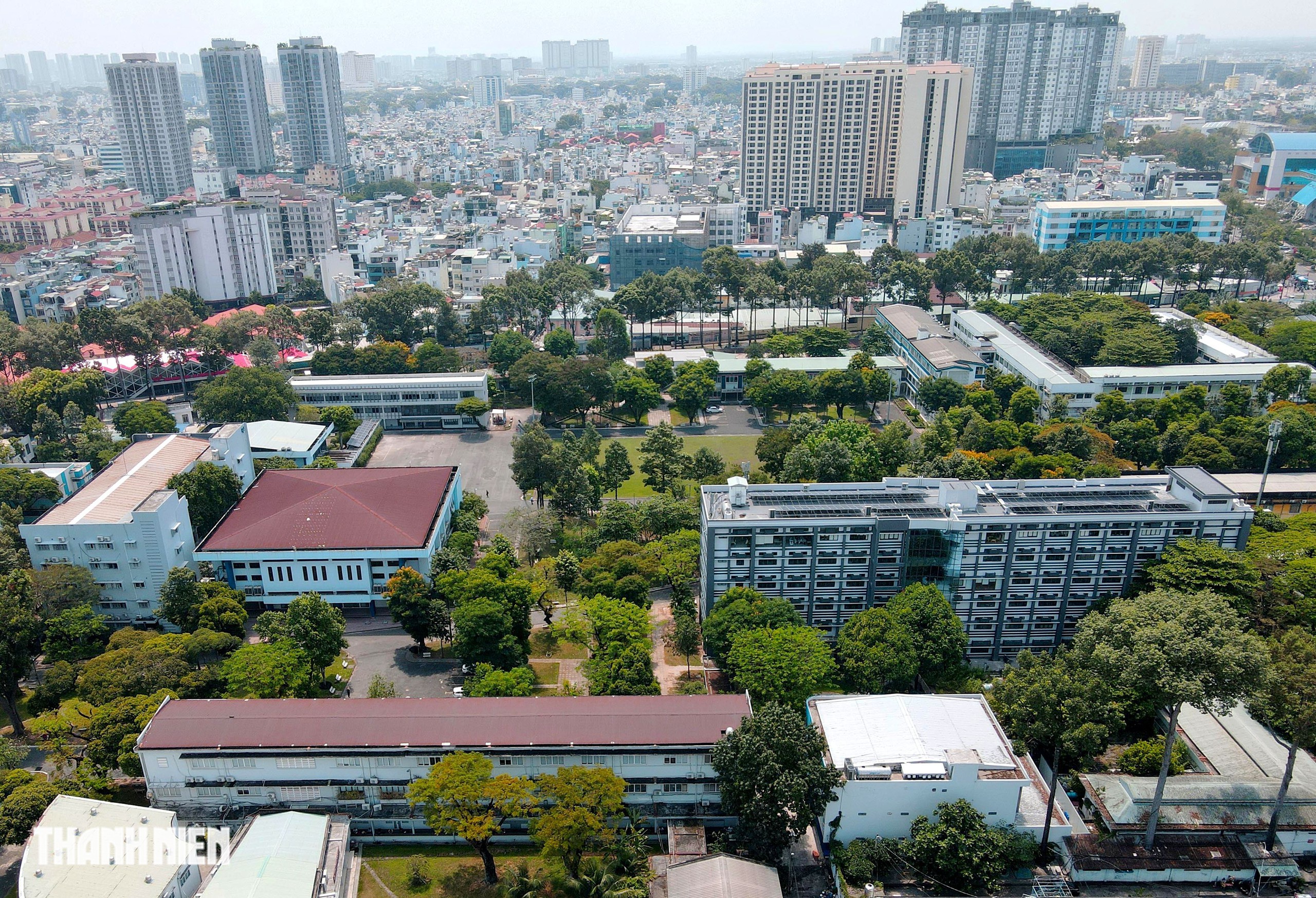 B&ecirc;n trong khu&ocirc;n vi&ecirc;n hơn 14 ha của Trường ĐH B&aacute;ch khoa TP.HCM - Ảnh 3.