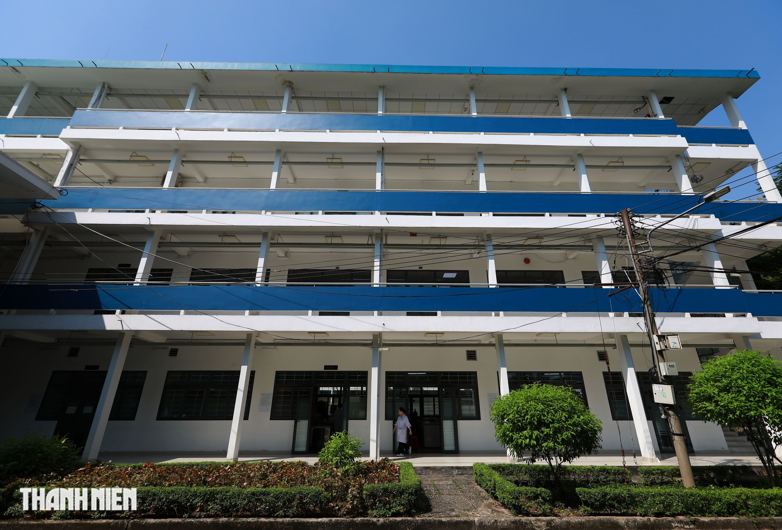 B&ecirc;n trong khu&ocirc;n vi&ecirc;n hơn 14 ha của Trường ĐH B&aacute;ch khoa TP.HCM - Ảnh 12.