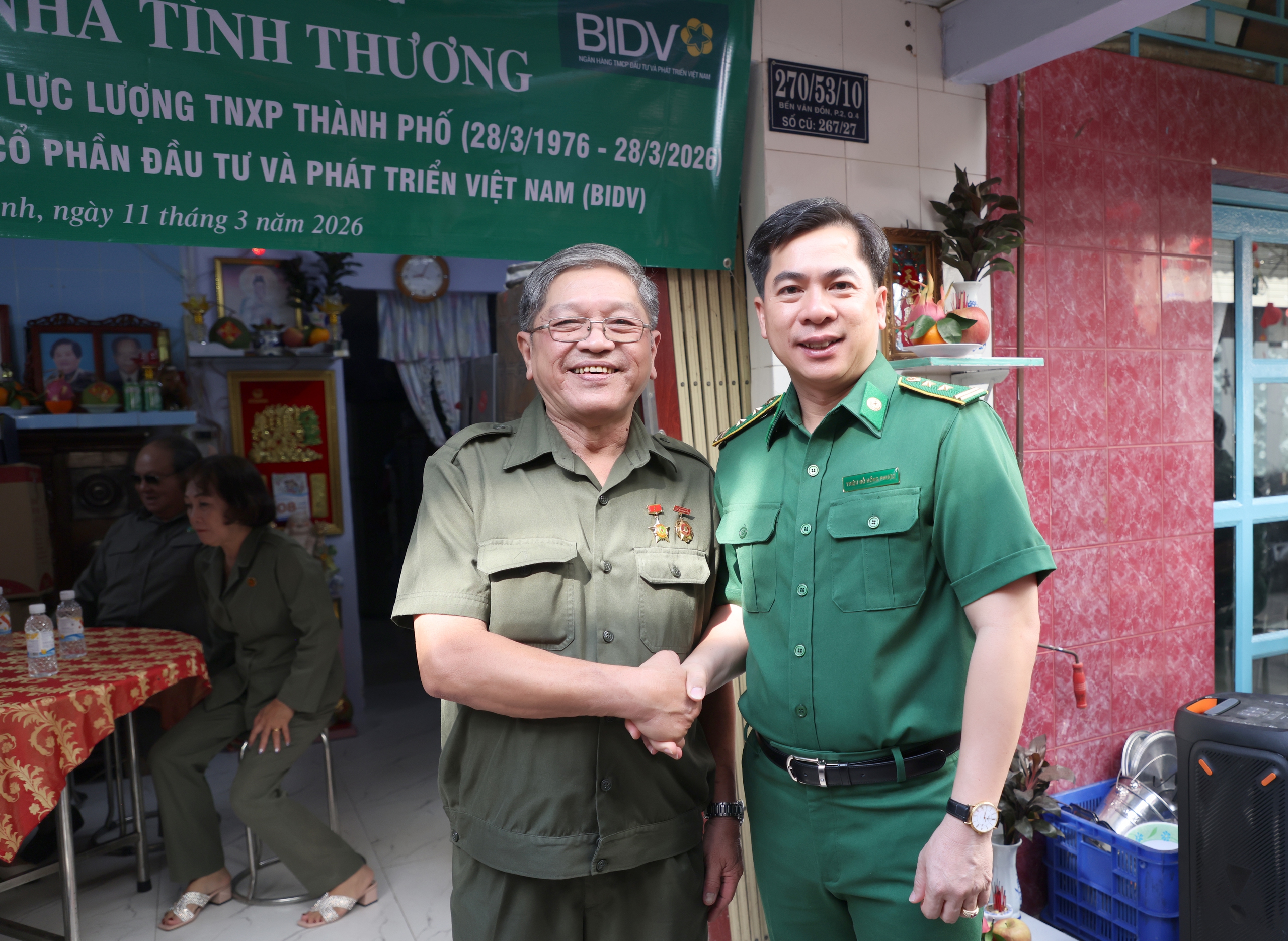 Nghĩa t&igrave;nh đồng đội kh&ocirc;ng phai của Thanh ni&ecirc;n xung phong TP.HCM - Ảnh 2.