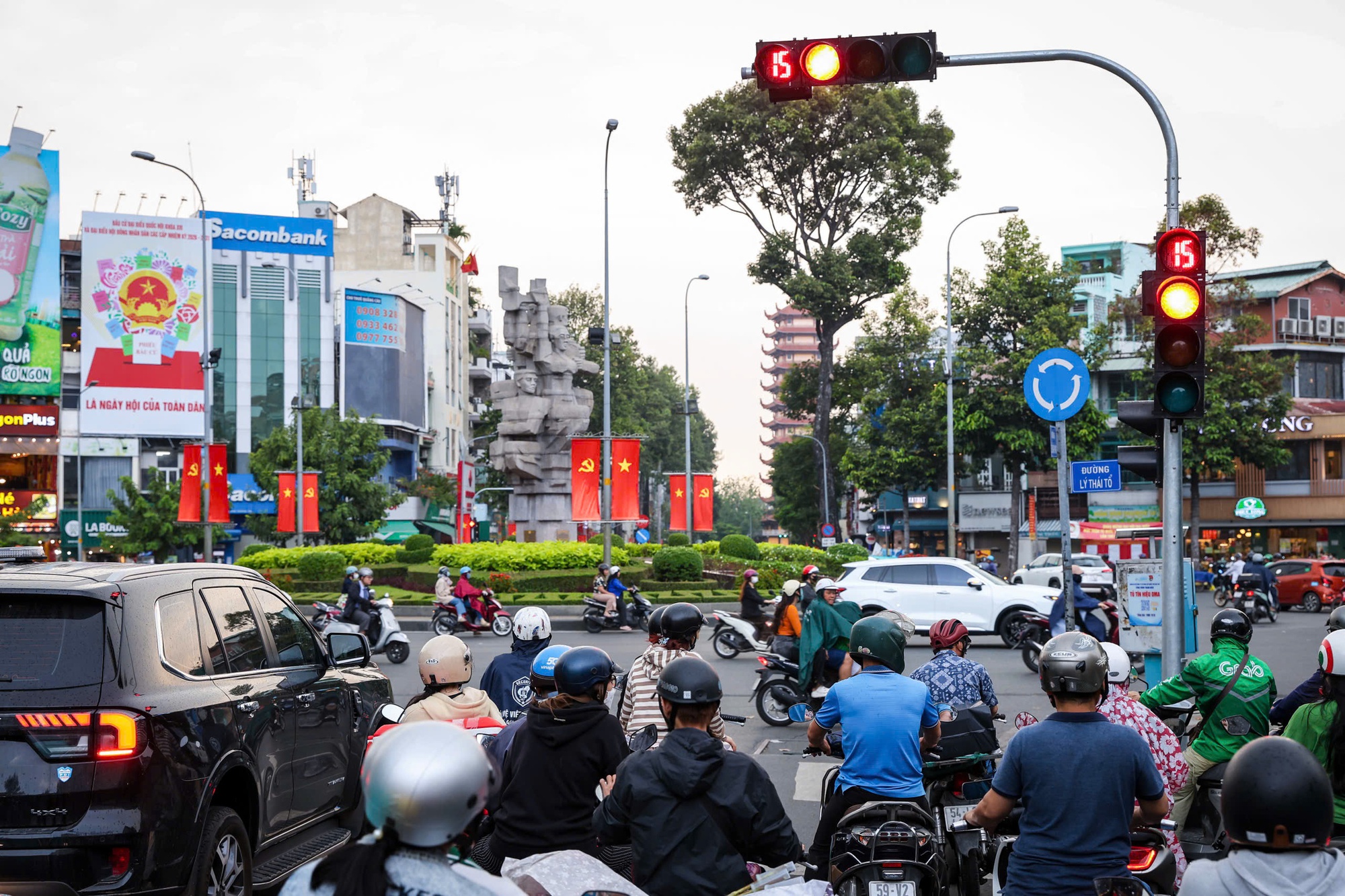Giải ph&aacute;p h&oacute;a giải &ugrave;n tắc giao th&ocirc;ng tại v&ograve;ng xoay trung t&acirc;m TP . HCM 2026 - Ảnh 2.