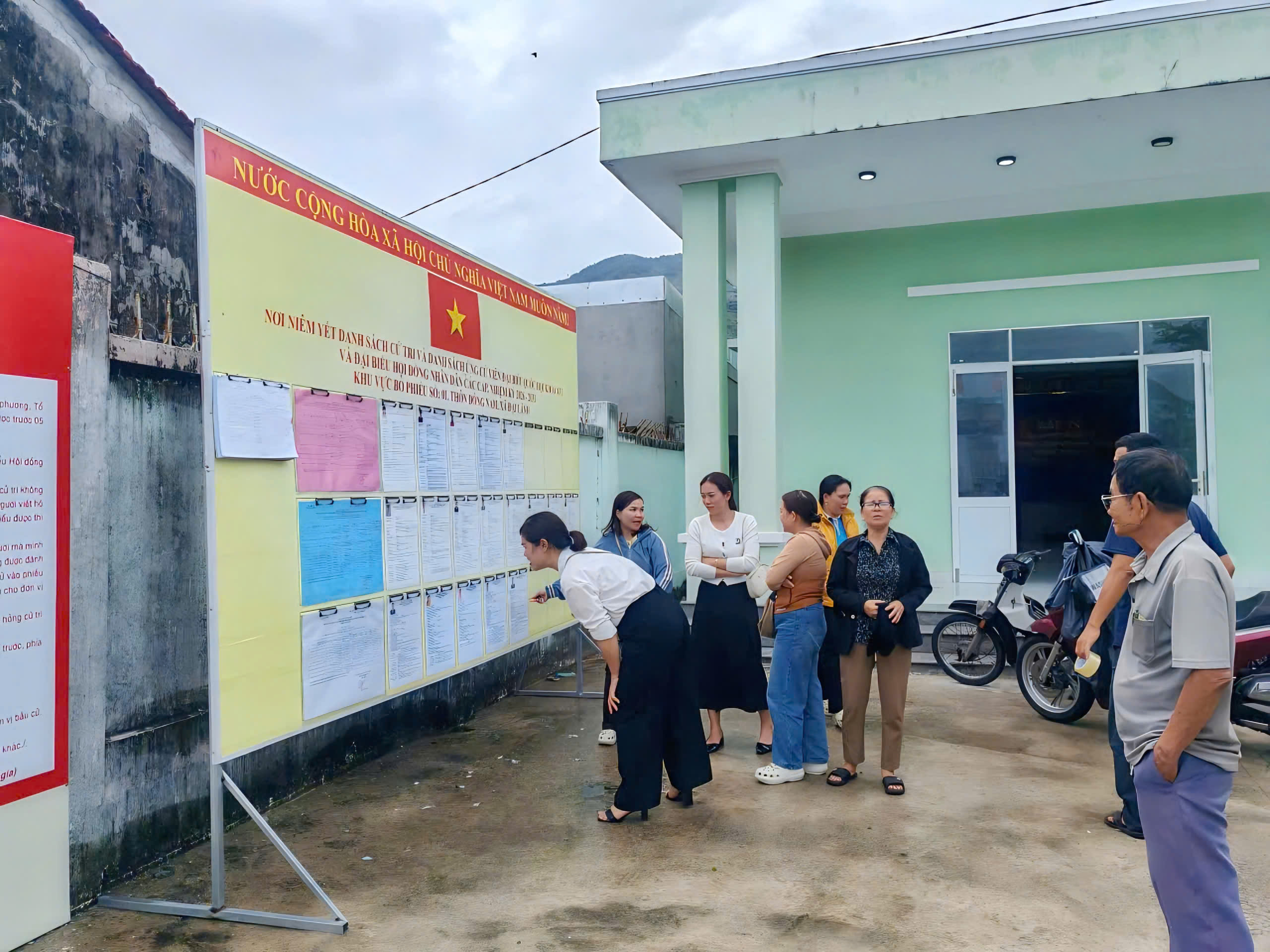 Kh&aacute;nh H&ograve;a rực rỡ cờ hoa ch&agrave;o ng&agrave;y hội bầu cử - Ảnh 13.