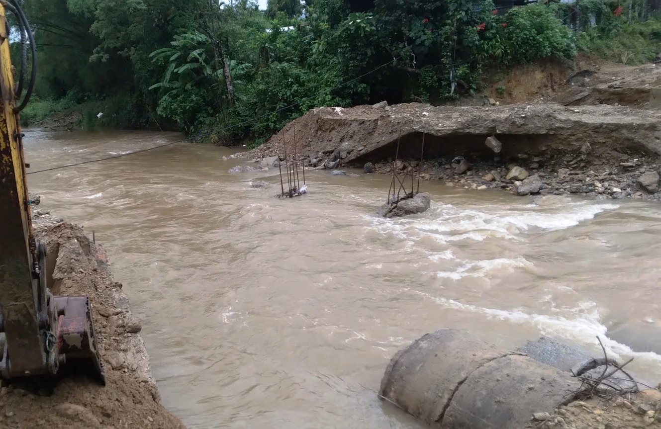 Đà Nẵng:Cầu tạm bị lũ cuốn trôi, hơn 2.200 cử tri đối mặt nguy cơ chia cắt - Ảnh 1.