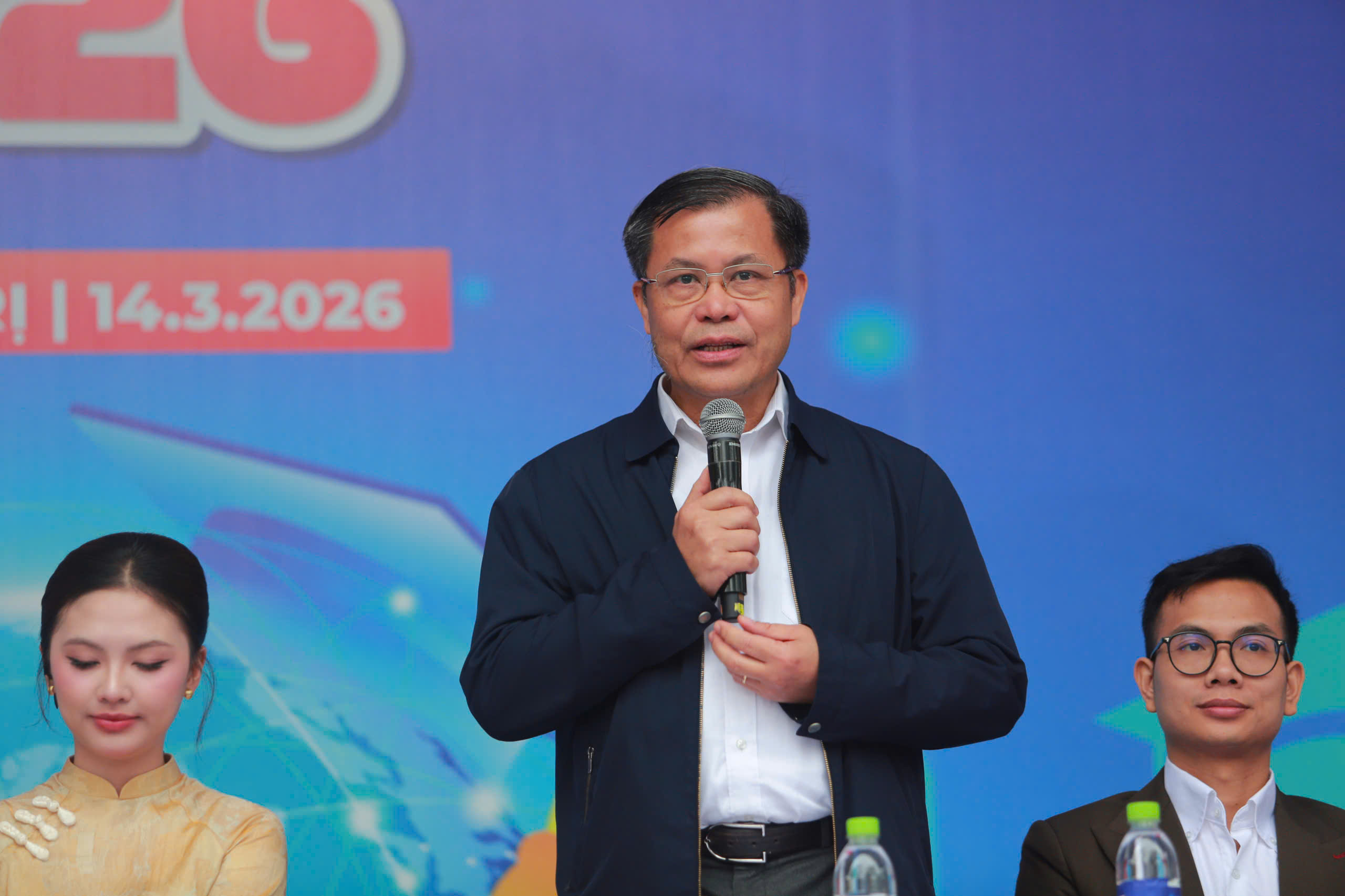 Học sinh Quảng Trị chen chân tìm cơ hội tại Chương trình Tư vấn mùa thi - Ảnh 2.