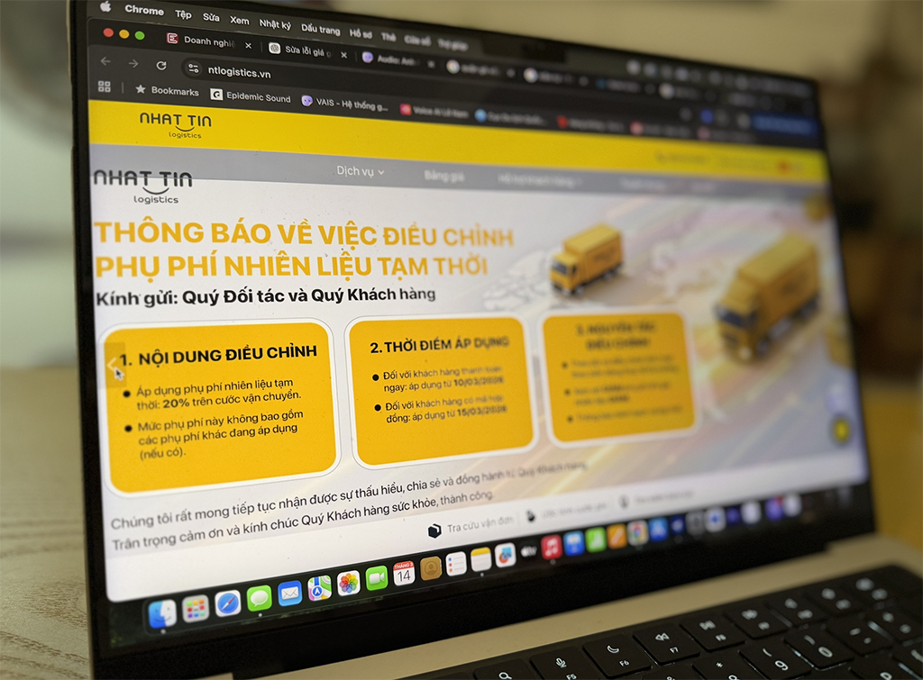 Hàng quán tăng giá, phí ship phụ thu xăng dầu- Ảnh 2.