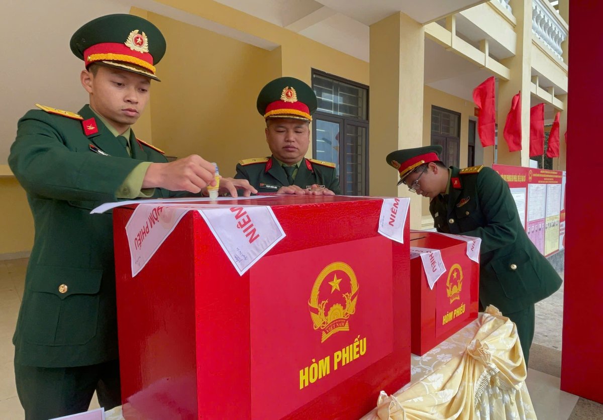 Rộn ràng bầu cử sớm trên đảo Bạch Long Vĩ - Ảnh 2.