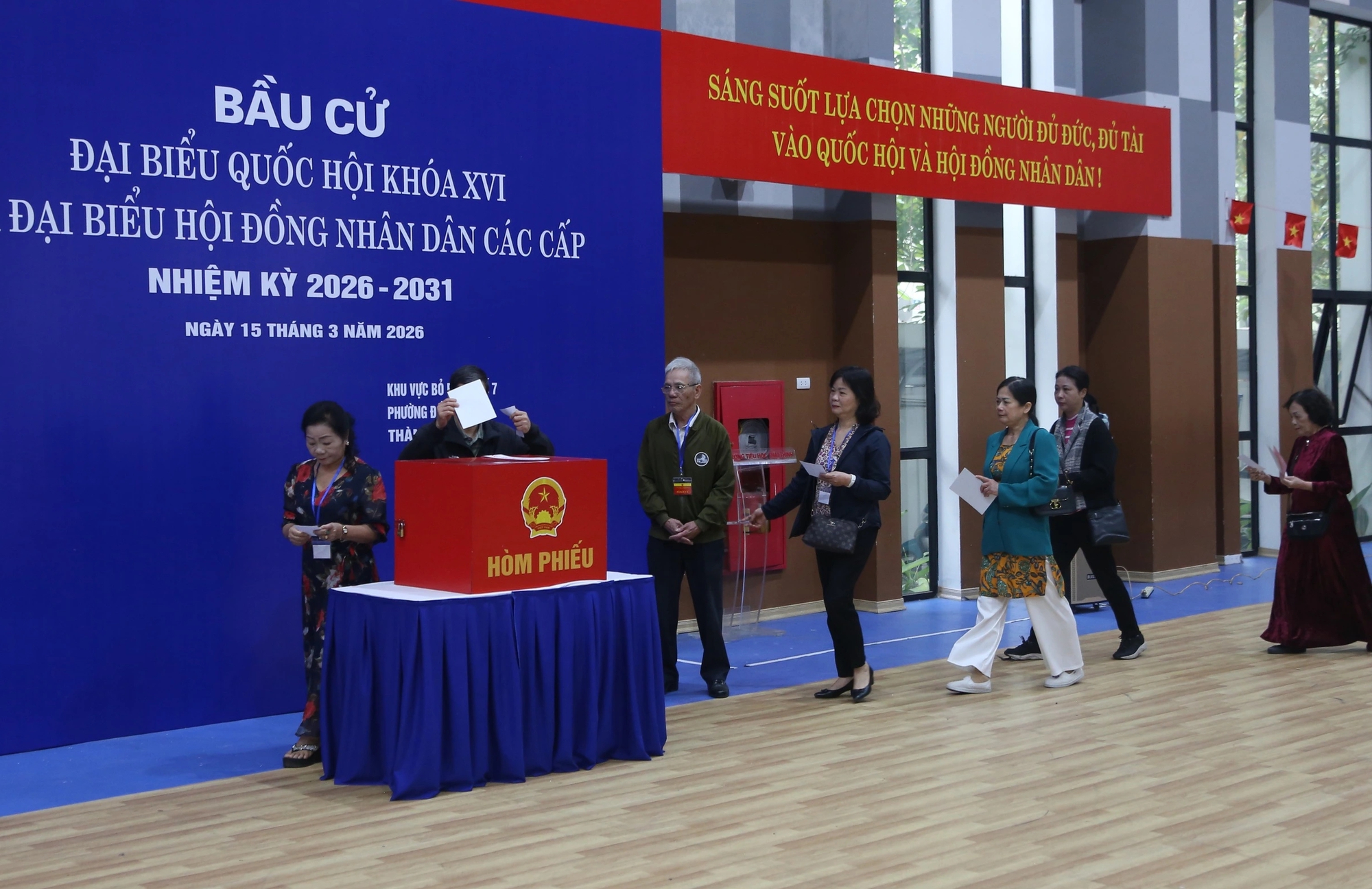 Hà Nội: Phường có hơn 6 vạn cử tri vận hành thử quy trình bỏ phiếu bầu cử- Ảnh 15. Hà Nội: Phường có hơn 6 vạn cử tri vận hành thử quy trình bỏ phiếu bầu cử- Ảnh 15.