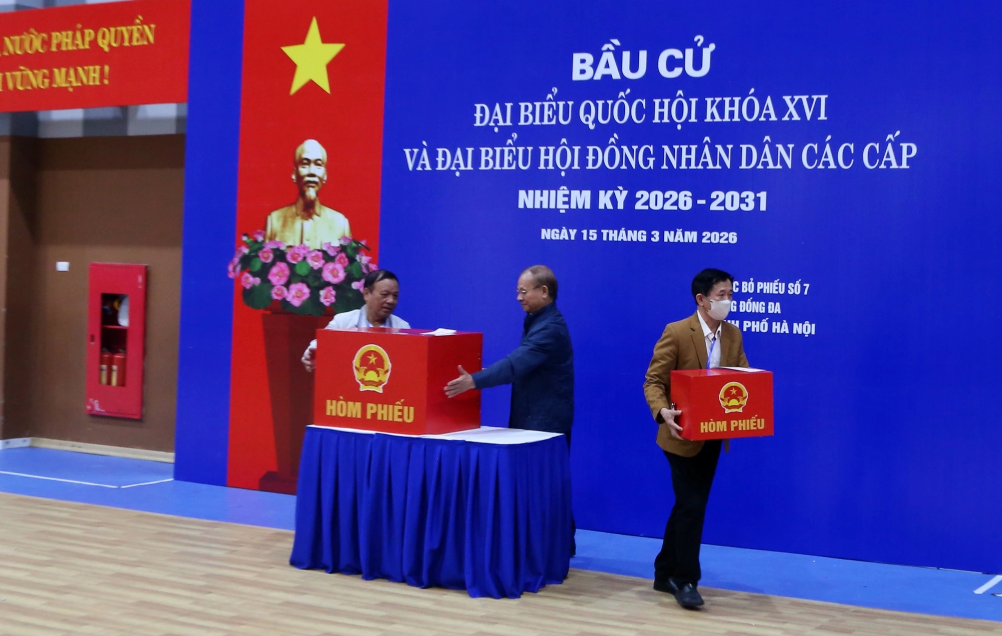 Hà Nội: Phường có hơn 6 vạn cử tri vận hành thử quy trình bỏ phiếu bầu cử- Ảnh 14. Hà Nội: Phường có hơn 6 vạn cử tri vận hành thử quy trình bỏ phiếu bầu cử- Ảnh 14.