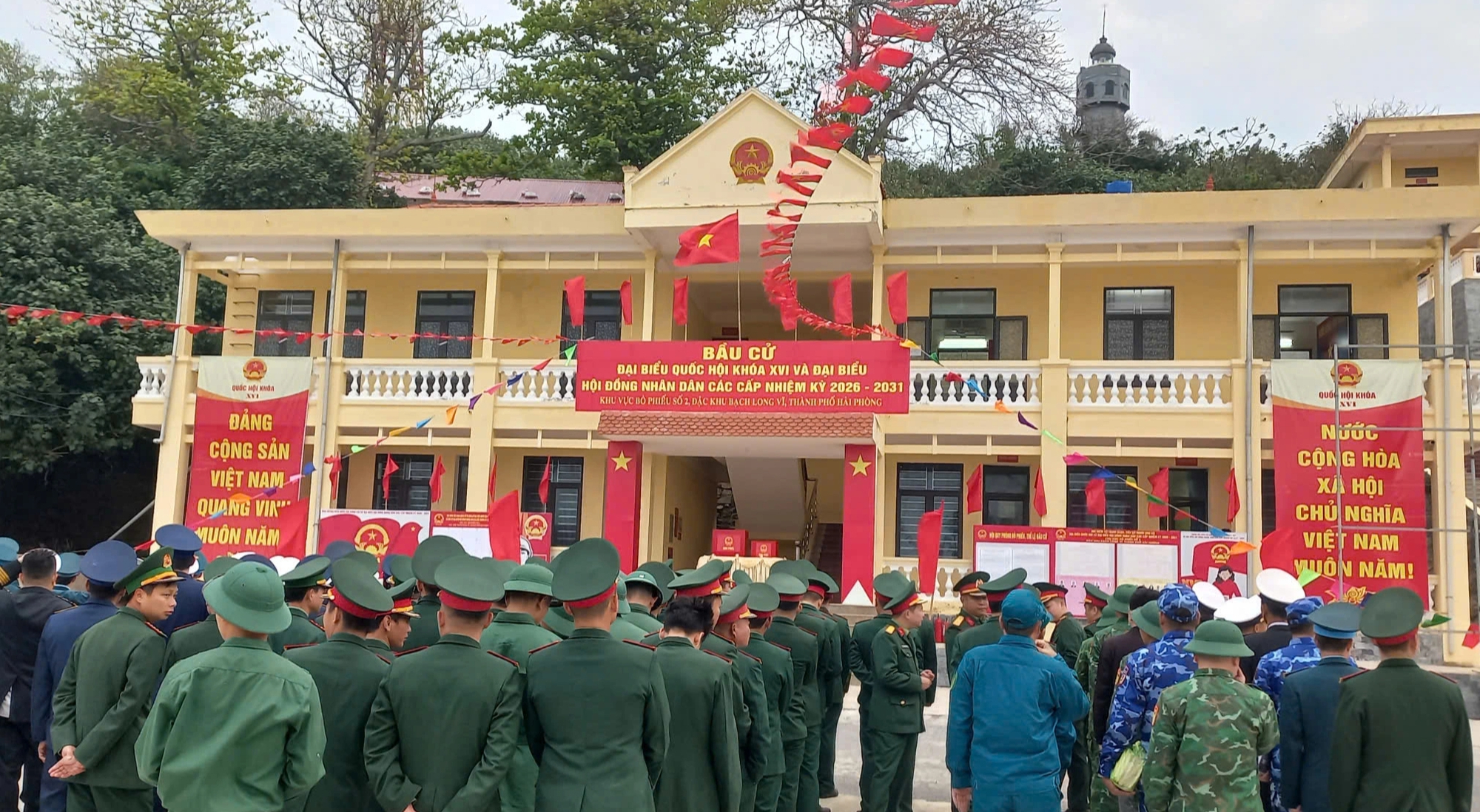 Rộn ràng bầu cử sớm trên đảo Bạch Long Vĩ - Ảnh 1.