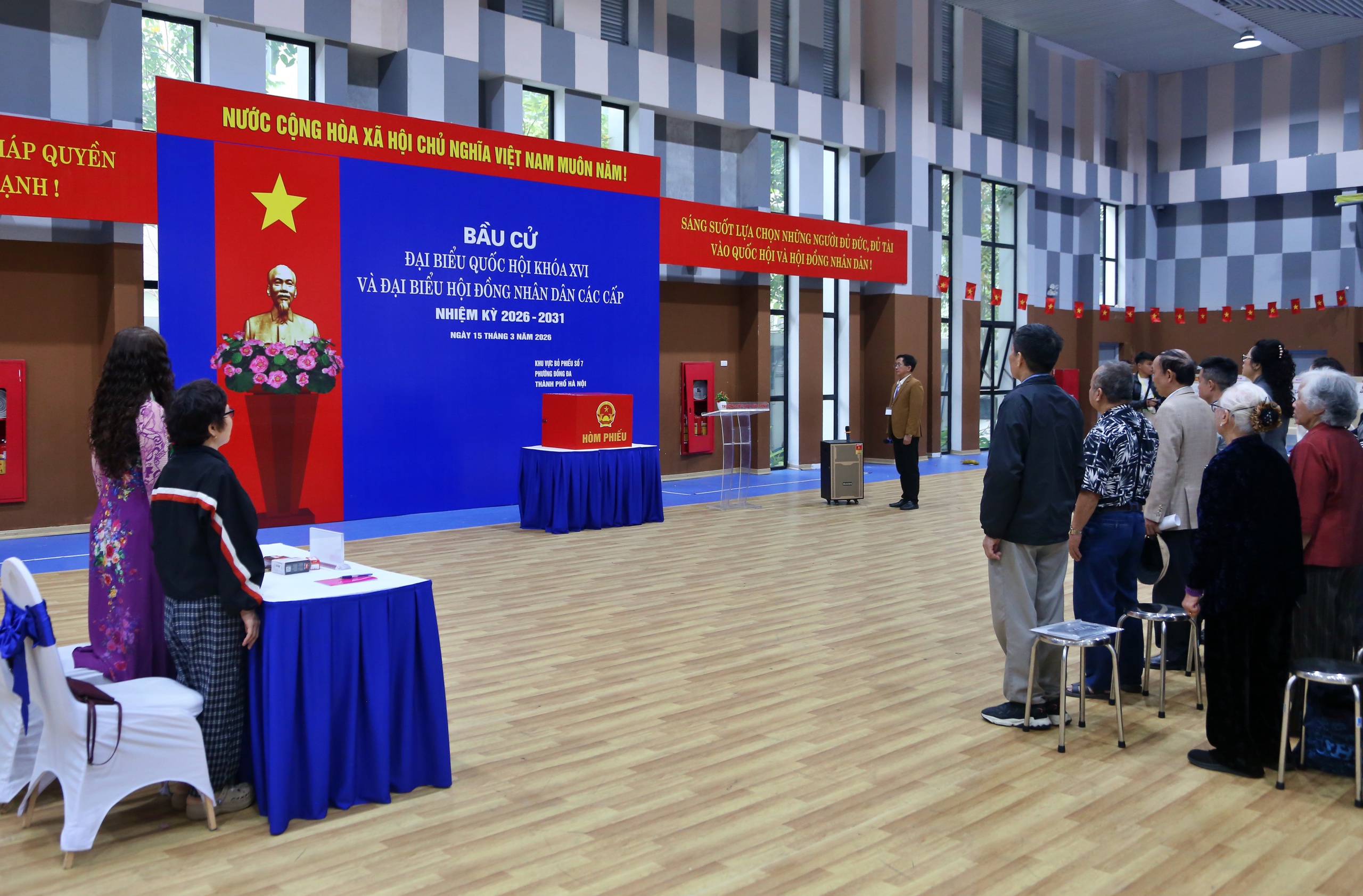 Hà Nội: Phường có hơn 6 vạn cử tri vận hành thử quy trình bỏ phiếu bầu cử- Ảnh 1. Hà Nội: Phường có hơn 6 vạn cử tri vận hành thử quy trình bỏ phiếu bầu cử- Ảnh 1.