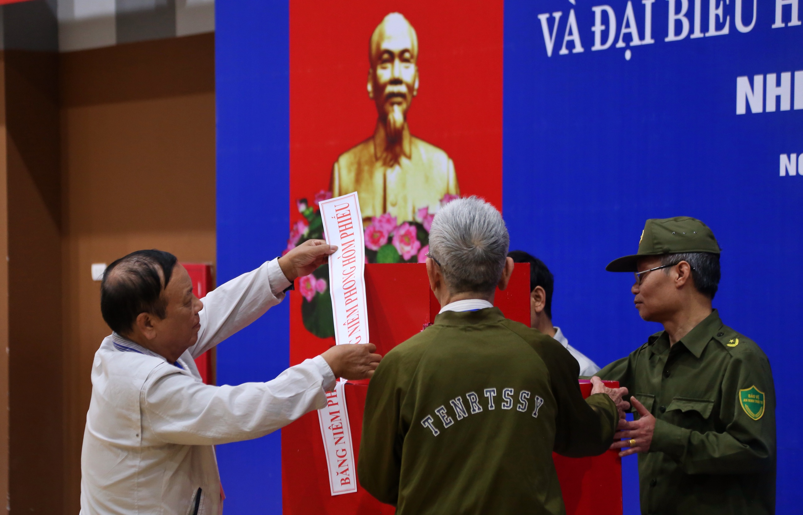 Hà Nội: Phường có hơn 6 vạn cử tri vận hành thử quy trình bỏ phiếu bầu cử- Ảnh 5. Hà Nội: Phường có hơn 6 vạn cử tri vận hành thử quy trình bỏ phiếu bầu cử- Ảnh 5.