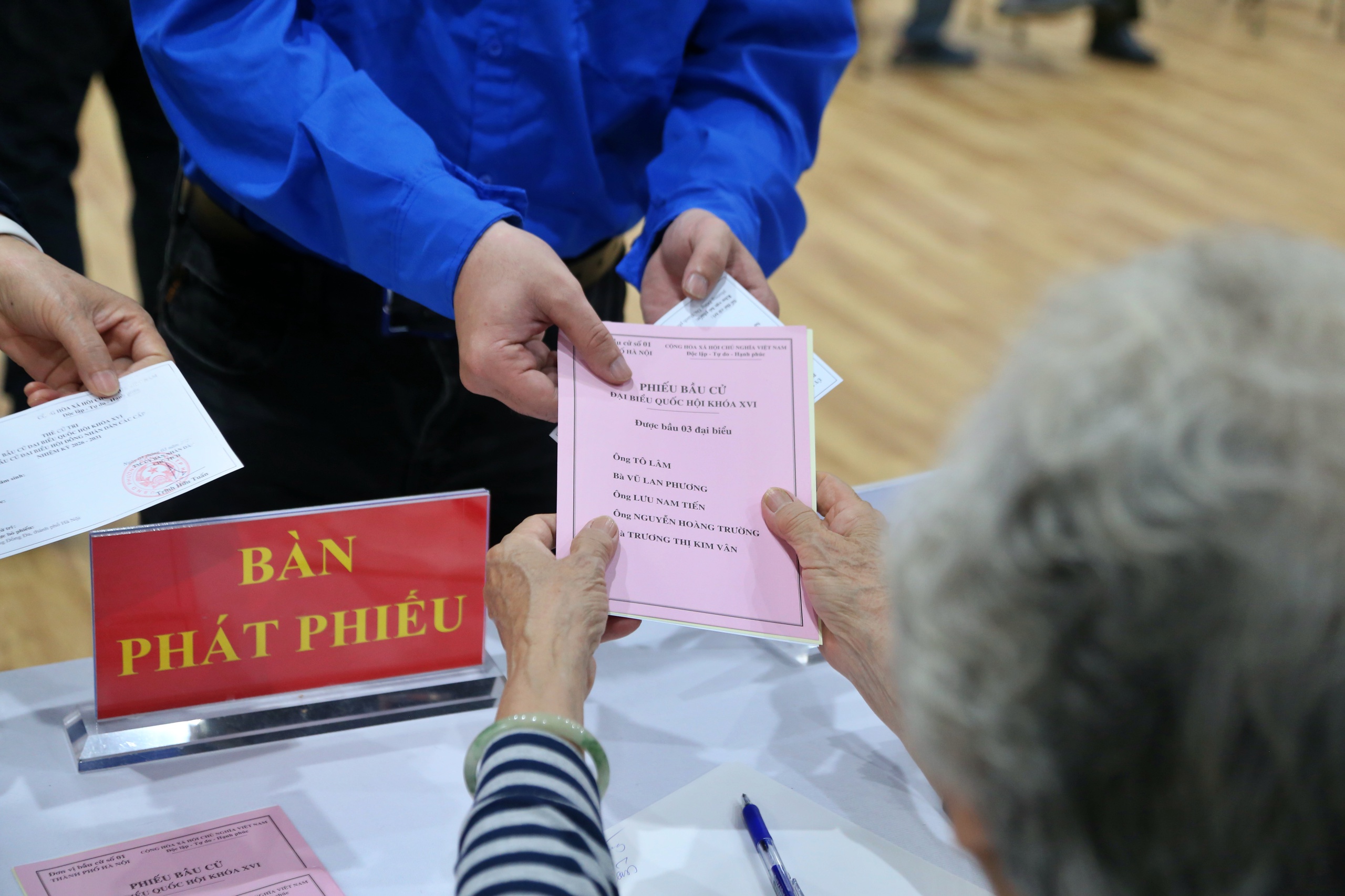 Hà Nội: Phường có hơn 6 vạn cử tri vận hành thử quy trình bỏ phiếu bầu cử- Ảnh 8. Hà Nội: Phường có hơn 6 vạn cử tri vận hành thử quy trình bỏ phiếu bầu cử- Ảnh 8.