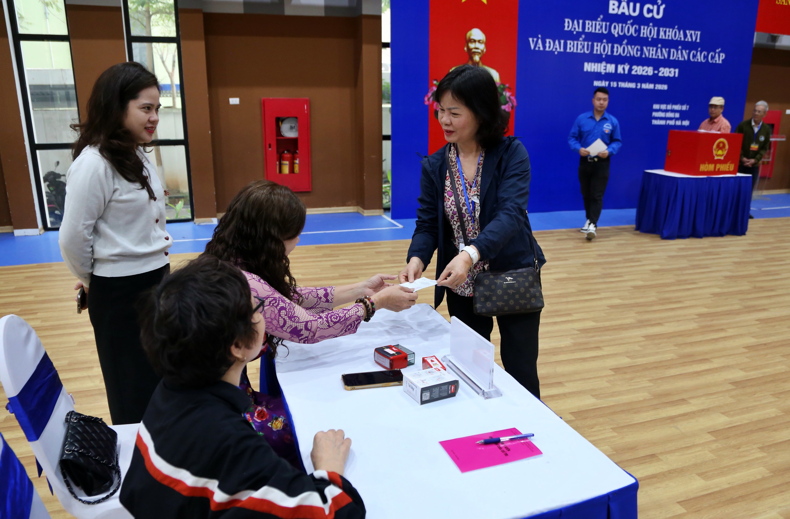 Hà Nội: Phường có hơn 6 vạn cử tri vận hành thử quy trình bỏ phiếu bầu cử- Ảnh 11. Hà Nội: Phường có hơn 6 vạn cử tri vận hành thử quy trình bỏ phiếu bầu cử- Ảnh 11.