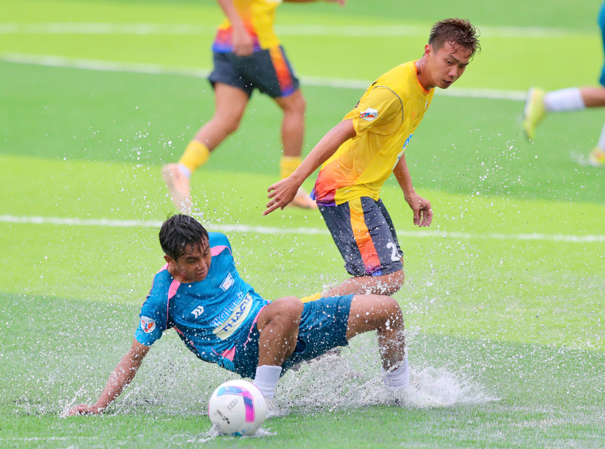  'Lửa' miền Tây cháy trong cơn mưa nặng hạt - Ảnh 2.