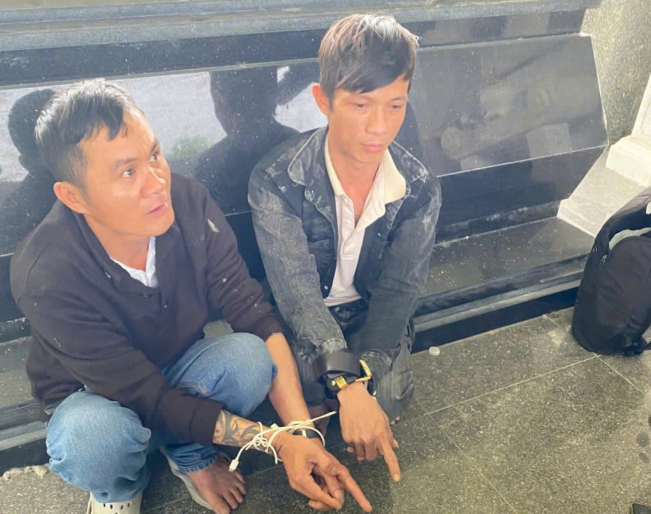 Bắt gọn nhóm tổ chức sử dụng ma túy trong nghĩa địa Gò Chọn tại Đà Nẵng - Ảnh 1. Bắt gọn nhóm tổ chức sử dụng ma túy trong nghĩa địa Gò Chọn tại Đà Nẵng - Ảnh 1.