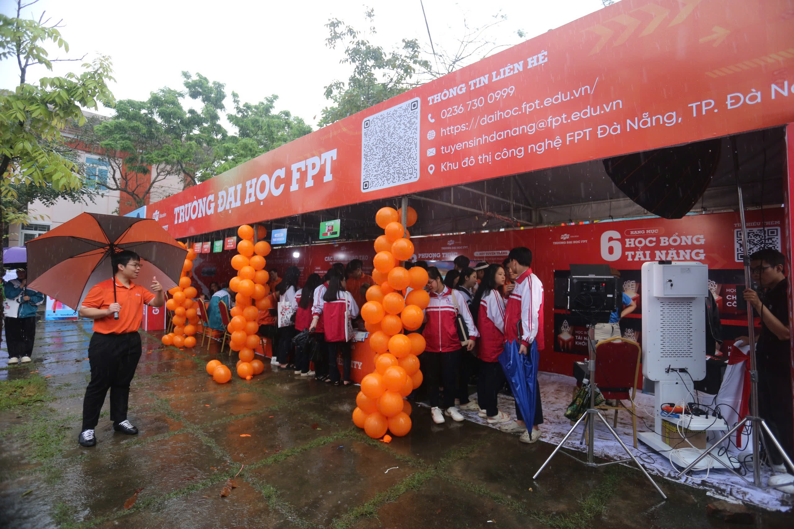 Học sinh Quảng Trị t&igrave;m cơ hội học tập tại Chương tr&igrave;nh Tư vấn m&ugrave;a thi - Ảnh 11.