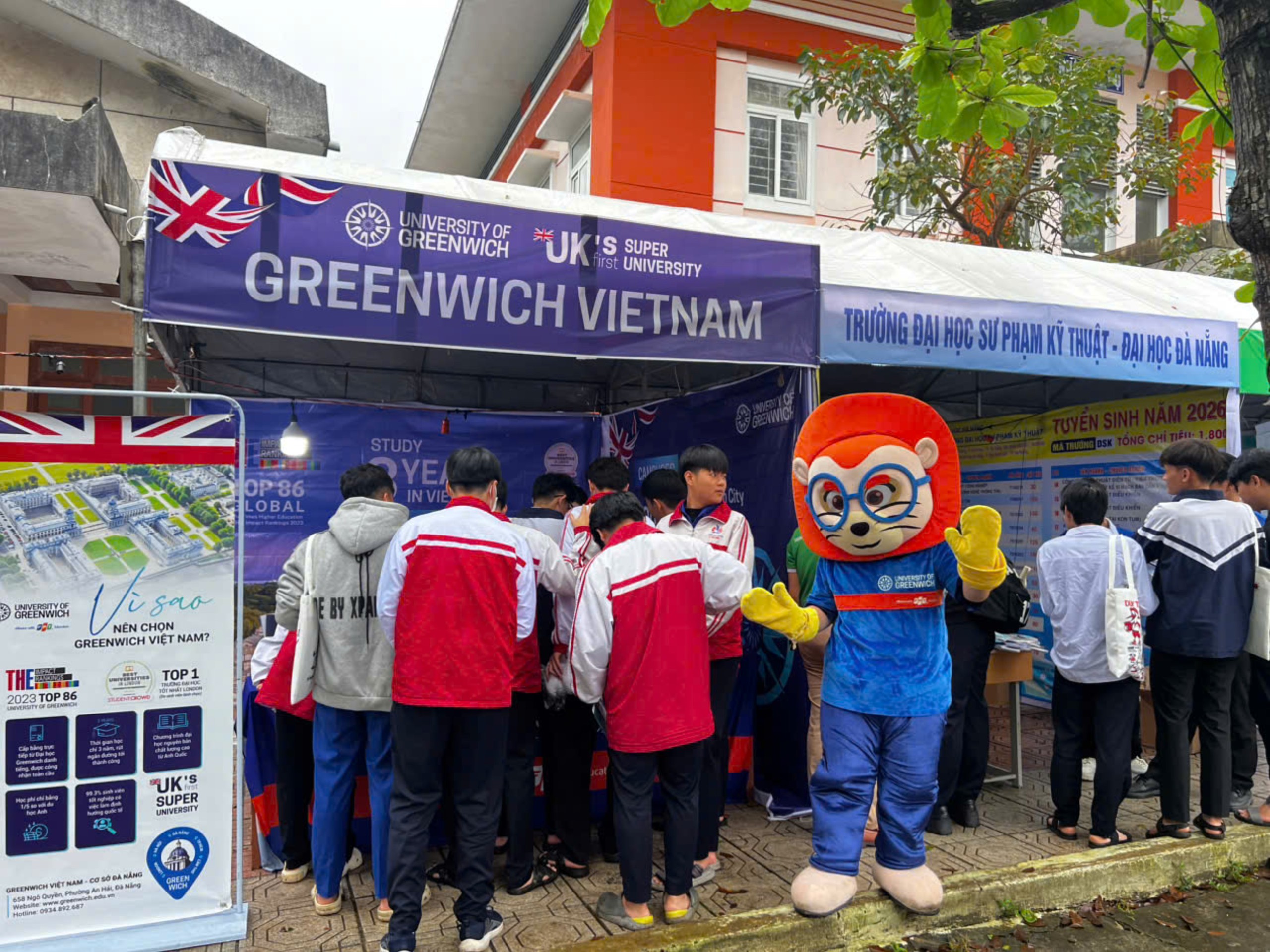 Học sinh Quảng Trị chen chân tìm cơ hội tại Chương trình Tư vấn mùa thi - Ảnh 9.