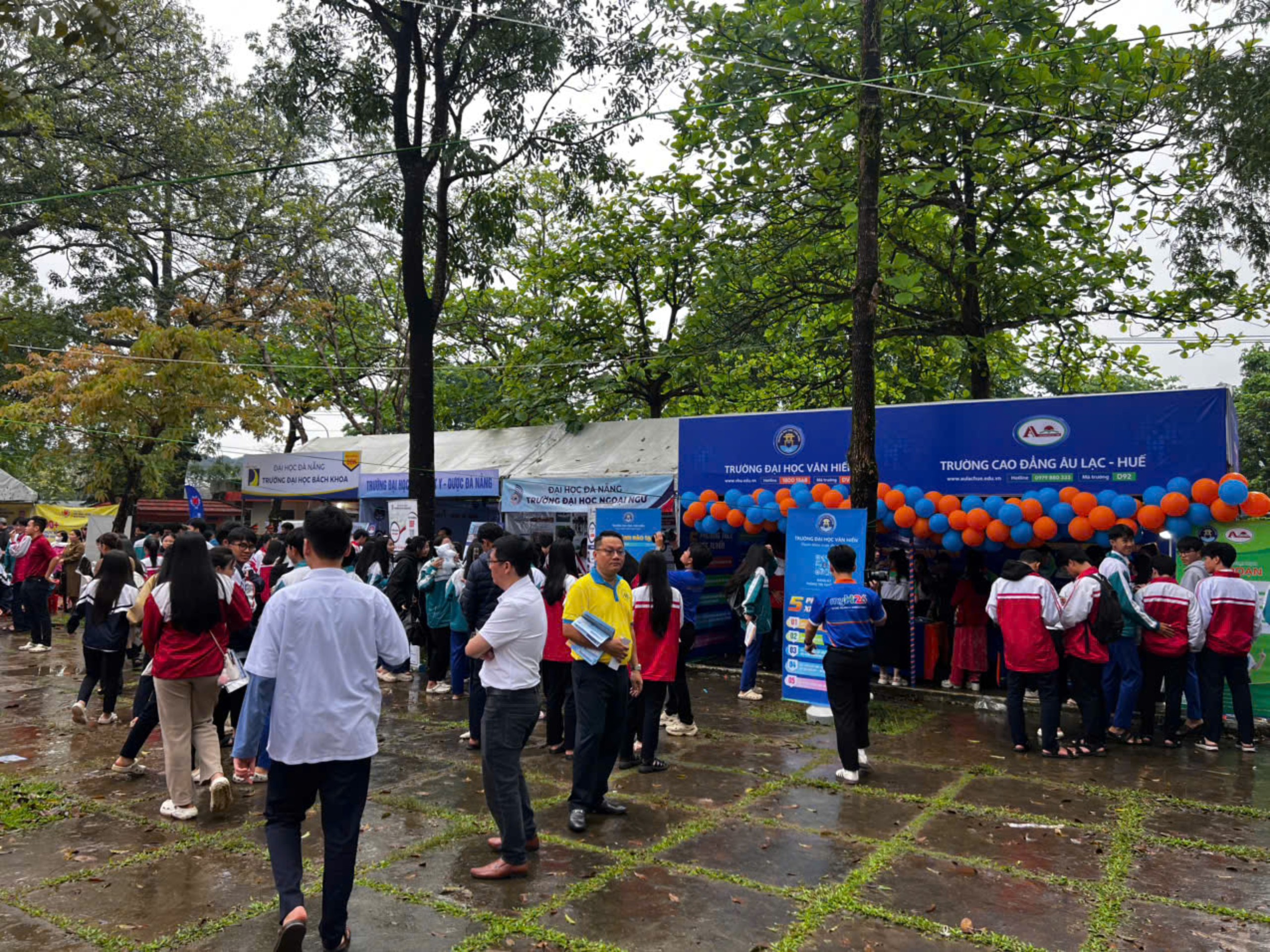 Học sinh Quảng Trị chen chân tìm cơ hội tại Chương trình Tư vấn mùa thi - Ảnh 6.