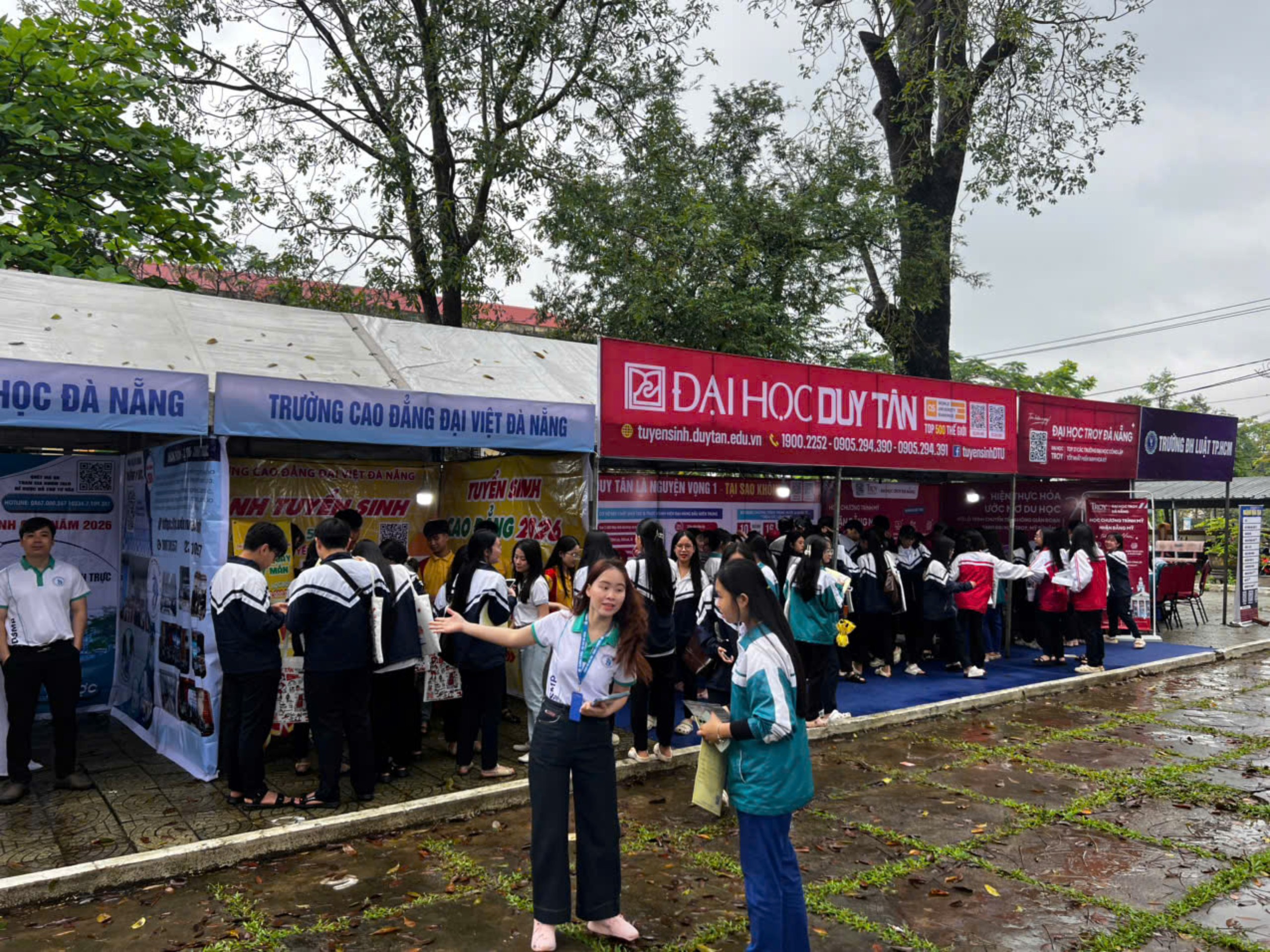 Học sinh Quảng Trị chen chân tìm cơ hội tại Chương trình Tư vấn mùa thi - Ảnh 5.