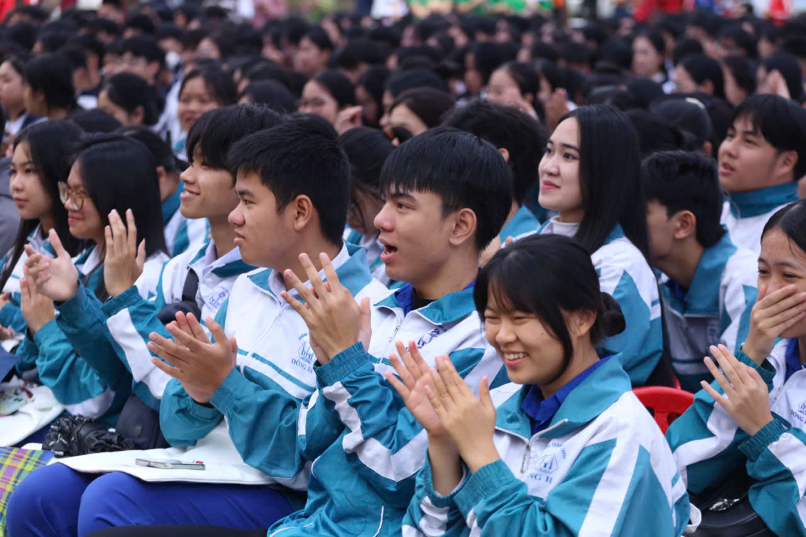 Học sinh Quảng Trị chen chân tìm cơ hội tại Chương trình Tư vấn mùa thi - Ảnh 1.