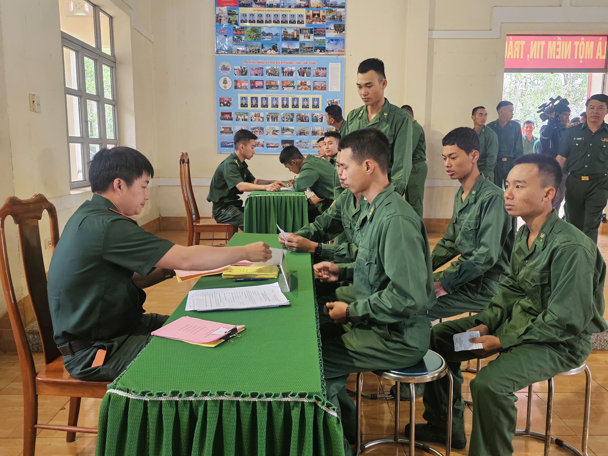 Bầu cử Quốc hội: Lâm Đồng 5 khu vực bỏ phiếu sớm hơn ngày bầu cử toàn quốc- Ảnh 8. Bầu cử Quốc hội: Lâm Đồng 5 khu vực bỏ phiếu sớm hơn ngày bầu cử toàn quốc- Ảnh 8.