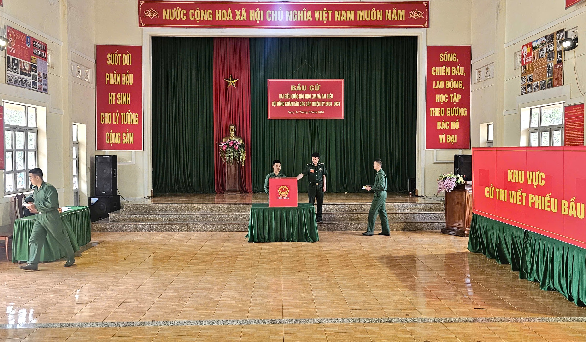 Bầu cử Quốc hội: Lâm Đồng 5 khu vực bỏ phiếu sớm hơn ngày bầu cử toàn quốc- Ảnh 3. Bầu cử Quốc hội: Lâm Đồng 5 khu vực bỏ phiếu sớm hơn ngày bầu cử toàn quốc- Ảnh 3.