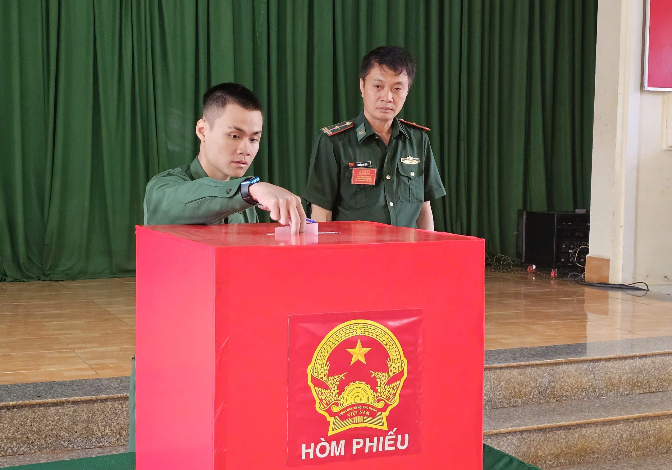 Bầu cử Quốc hội: Lâm Đồng 5 khu vực bỏ phiếu sớm hơn ngày bầu cử toàn quốc- Ảnh 4. Bầu cử Quốc hội: Lâm Đồng 5 khu vực bỏ phiếu sớm hơn ngày bầu cử toàn quốc- Ảnh 4.