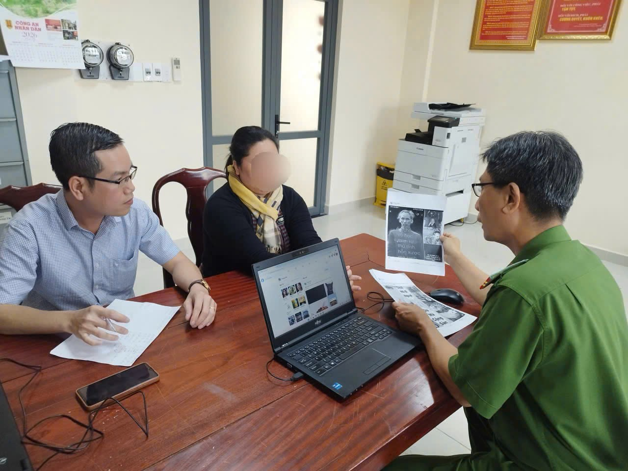 Xử phạt nhiều trường hợp chia sẻ thông tin sai sự thật trên mạng xã hội - Ảnh 1.