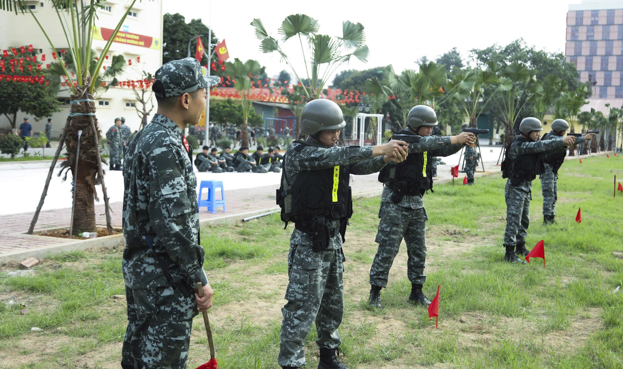 Cảnh s&aacute;t đặc nhiệm tinh nhuệ sẵn s&agrave;ng đảm bảo an ninh tuyệt đối ng&agrave;y bầu cử - Ảnh 5.
