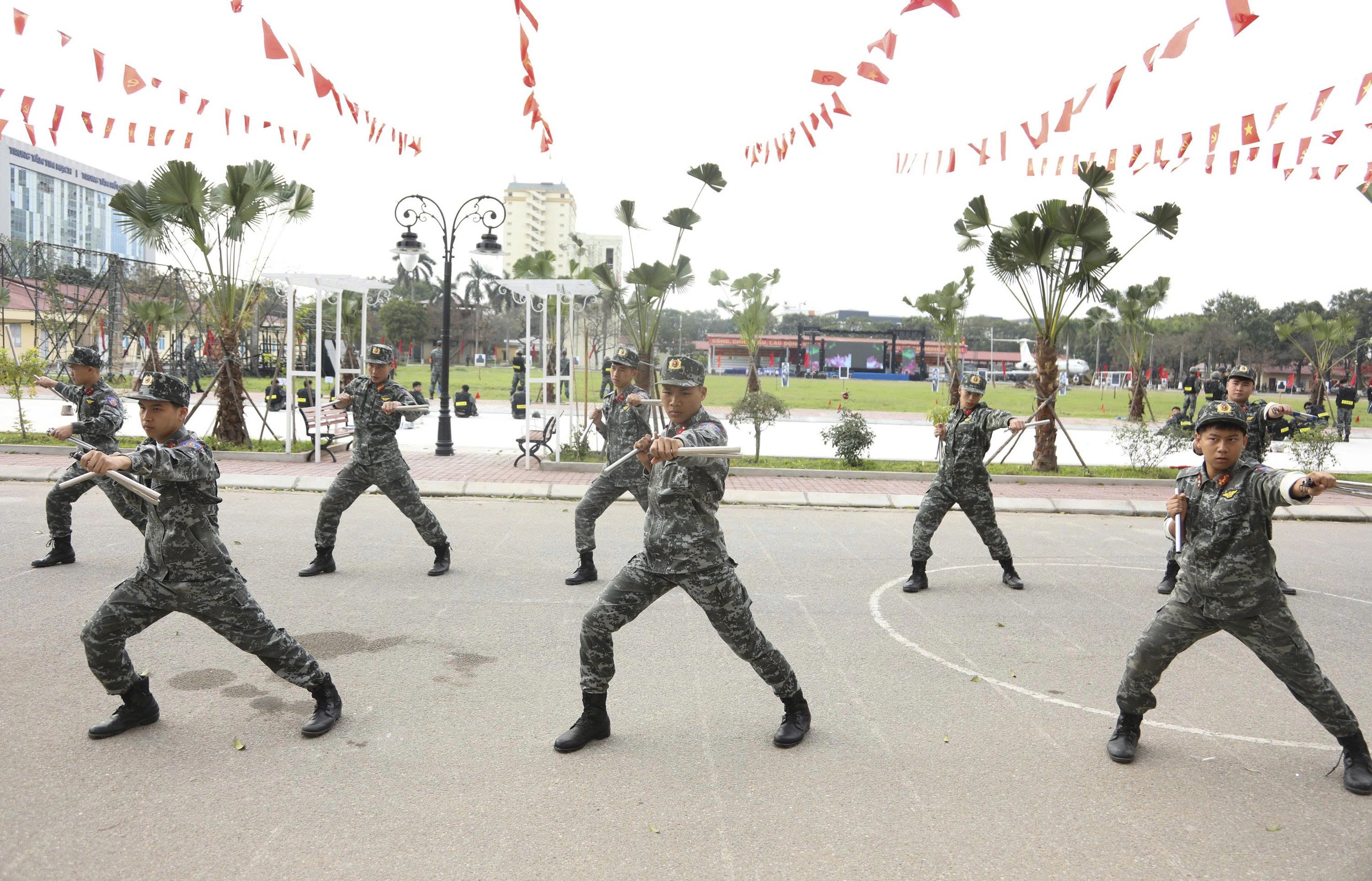 Cảnh s&aacute;t đặc nhiệm tinh nhuệ sẵn s&agrave;ng đảm bảo an ninh tuyệt đối ng&agrave;y bầu cử - Ảnh 6.