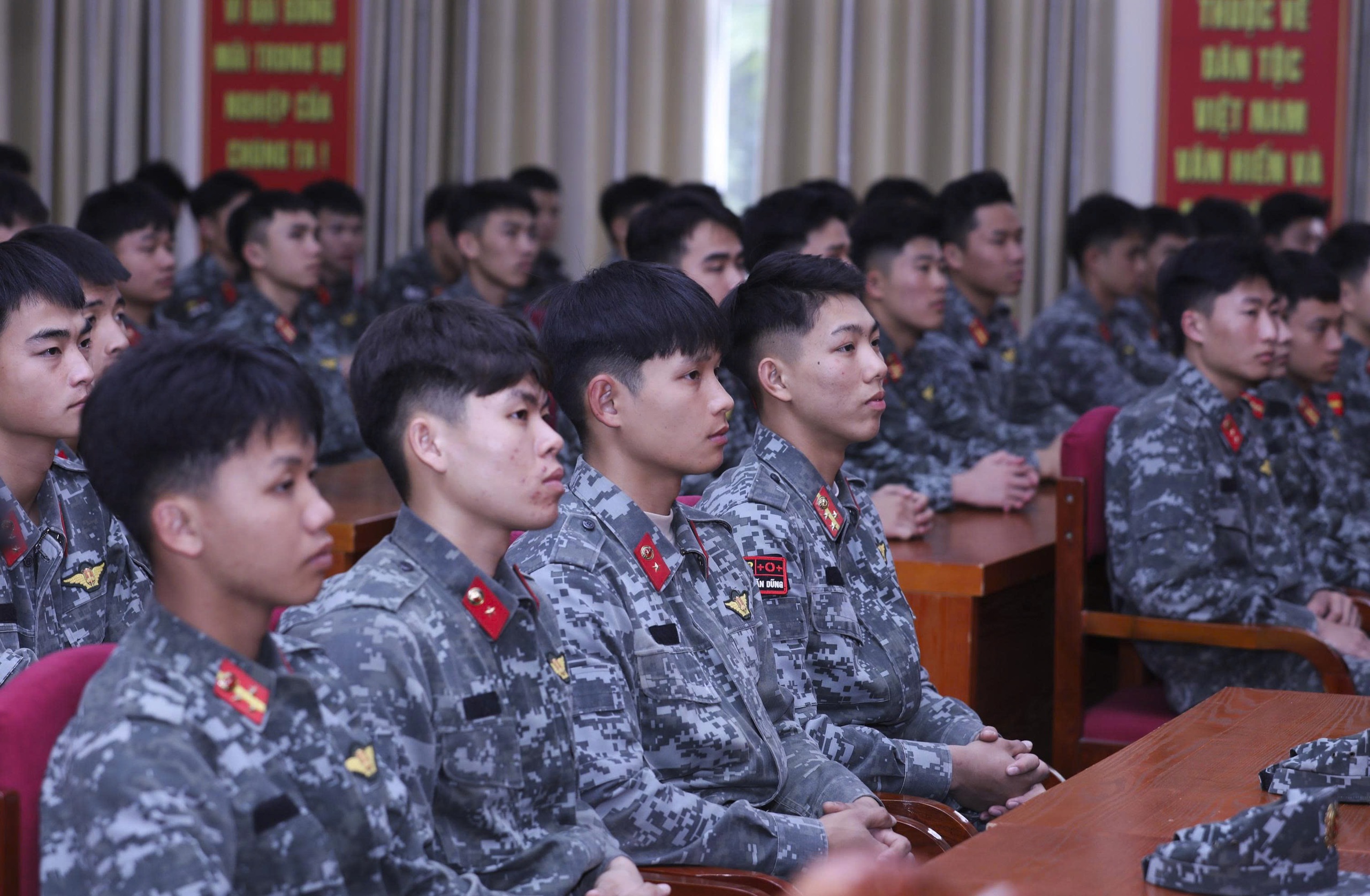 Cảnh s&aacute;t đặc nhiệm tinh nhuệ sẵn s&agrave;ng đảm bảo an ninh tuyệt đối ng&agrave;y bầu cử - Ảnh 3.