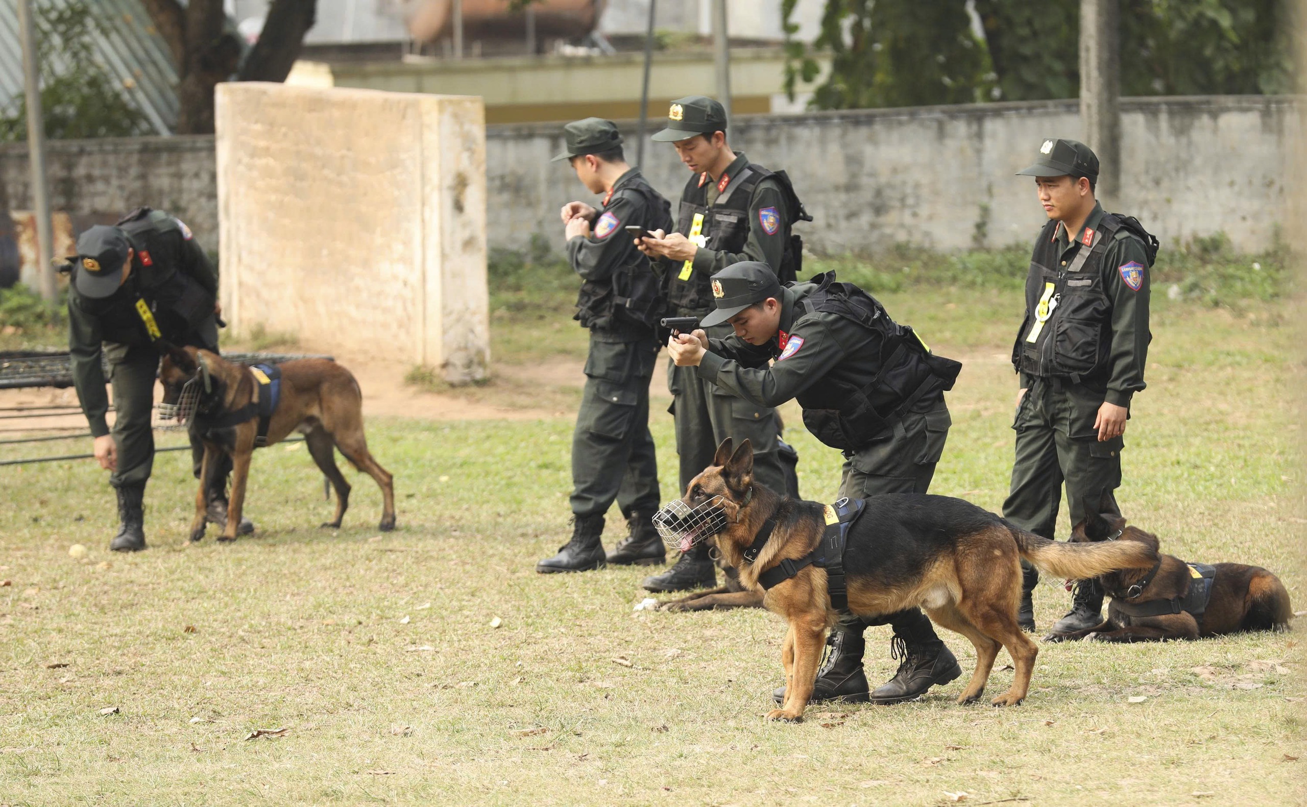Cảnh s&aacute;t đặc nhiệm tinh nhuệ sẵn s&agrave;ng đảm bảo an ninh tuyệt đối ng&agrave;y bầu cử - Ảnh 10.