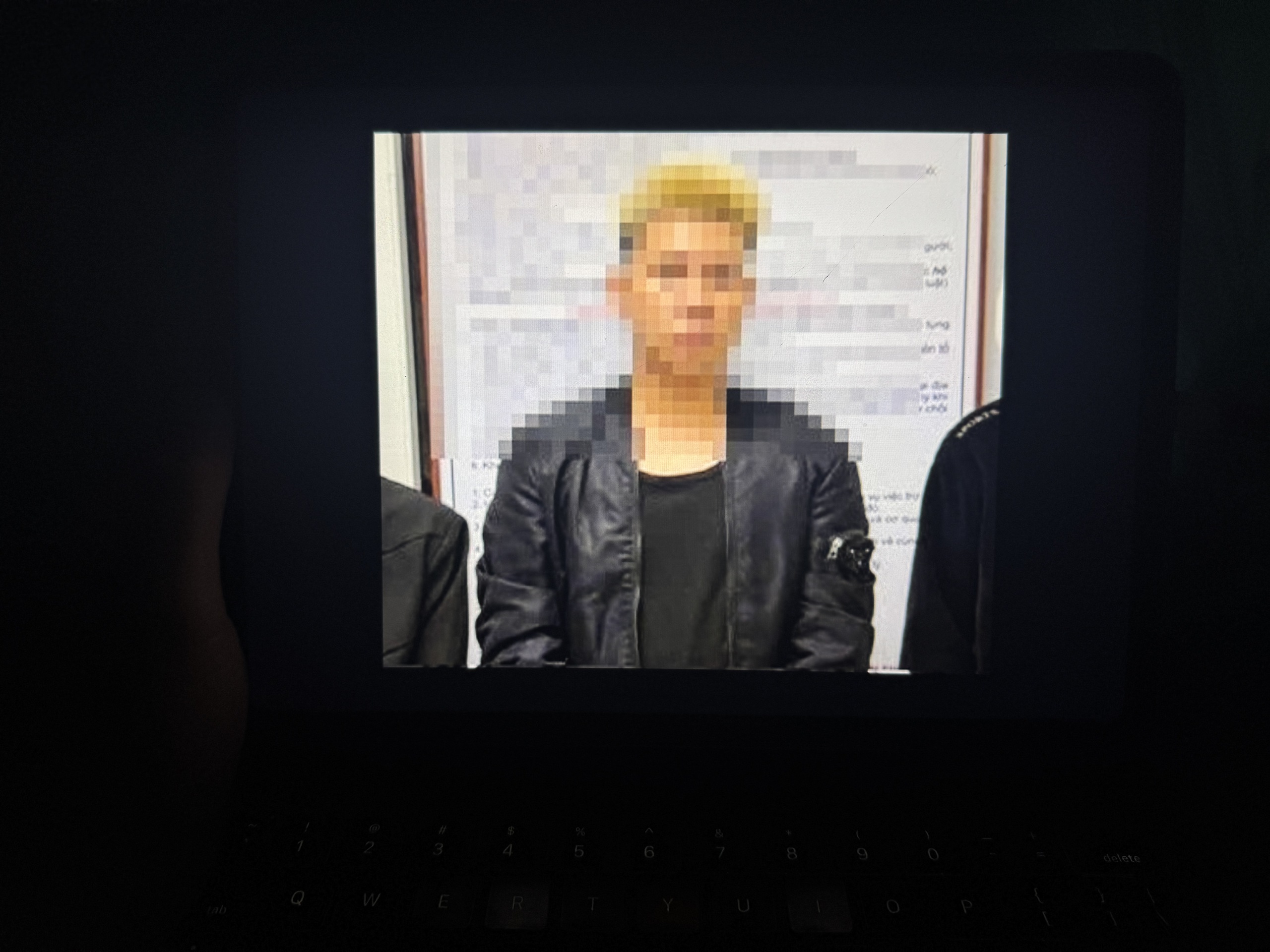 Triệt phá đường dây mại dâm đồng tính nam sẵn sàng quan hệ tập thể, livestream cùng khách- Ảnh 1.