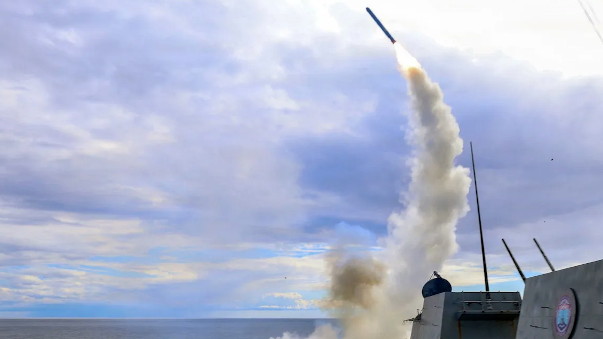 Mỹ đang tiêu hao lượng đạn dược ‘có thể dùng nhiều năm’ trong cuộc chiến với Iran - Ảnh 1.