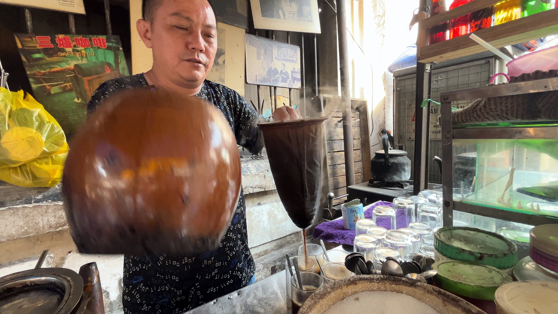 Qu&aacute;n c&agrave; ph&ecirc; vợt Ba L&ugrave; mới &lsquo;mọc&rsquo; ở Chợ Lớn c&oacute; ch&iacute;nh gốc? - Ảnh 4.